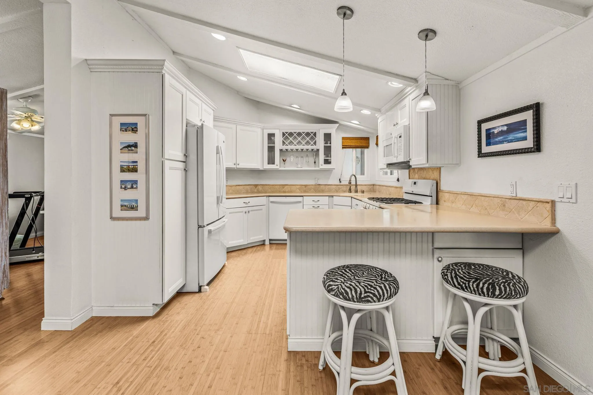 https://cdn.realtyfeed.com/cdn/127/260019638/6b861ed82caf5832913833a3724befdc.webp