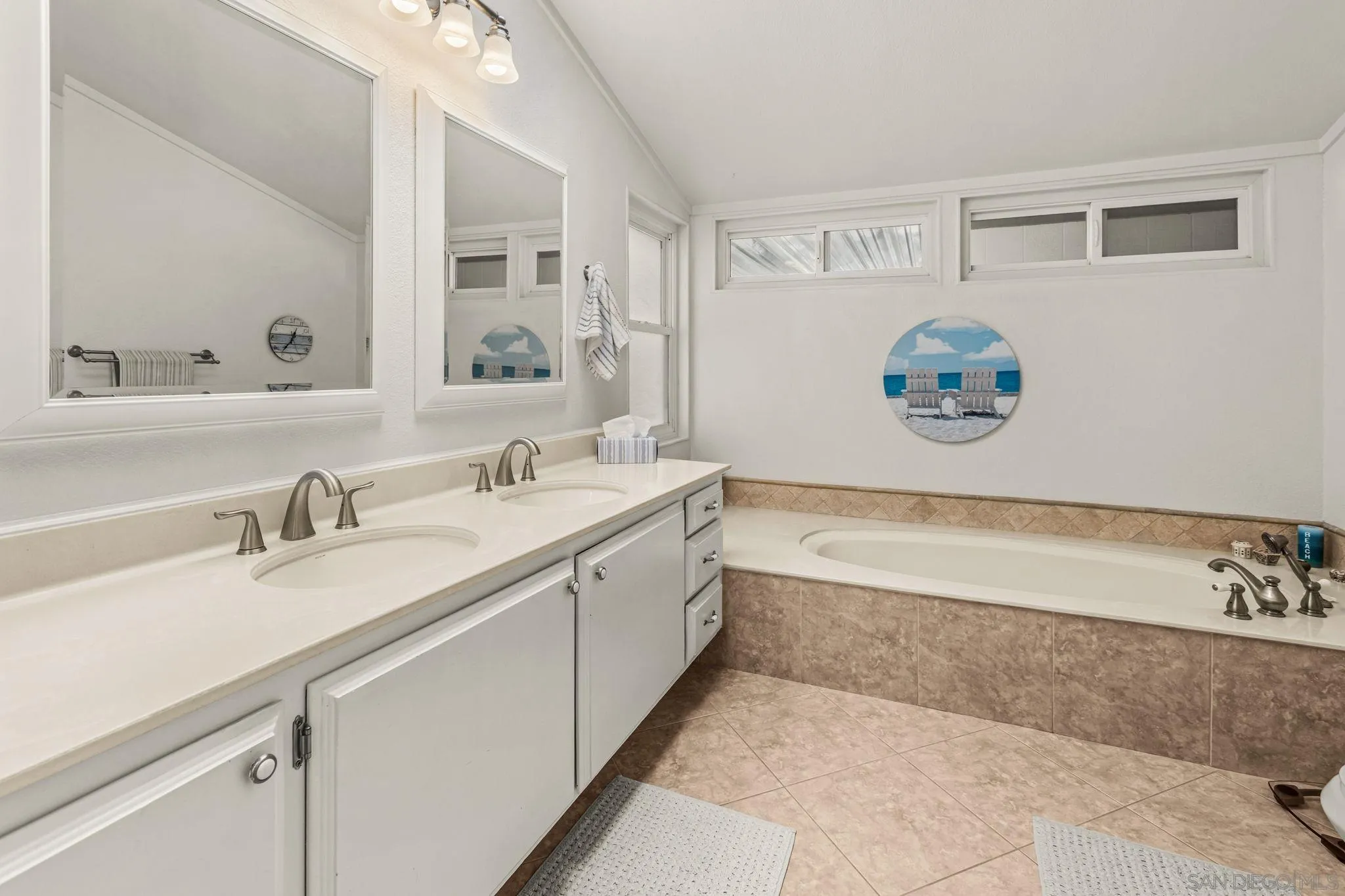 https://cdn.realtyfeed.com/cdn/127/260019638/86a8df789be000d6611d641a2ed8d988.webp