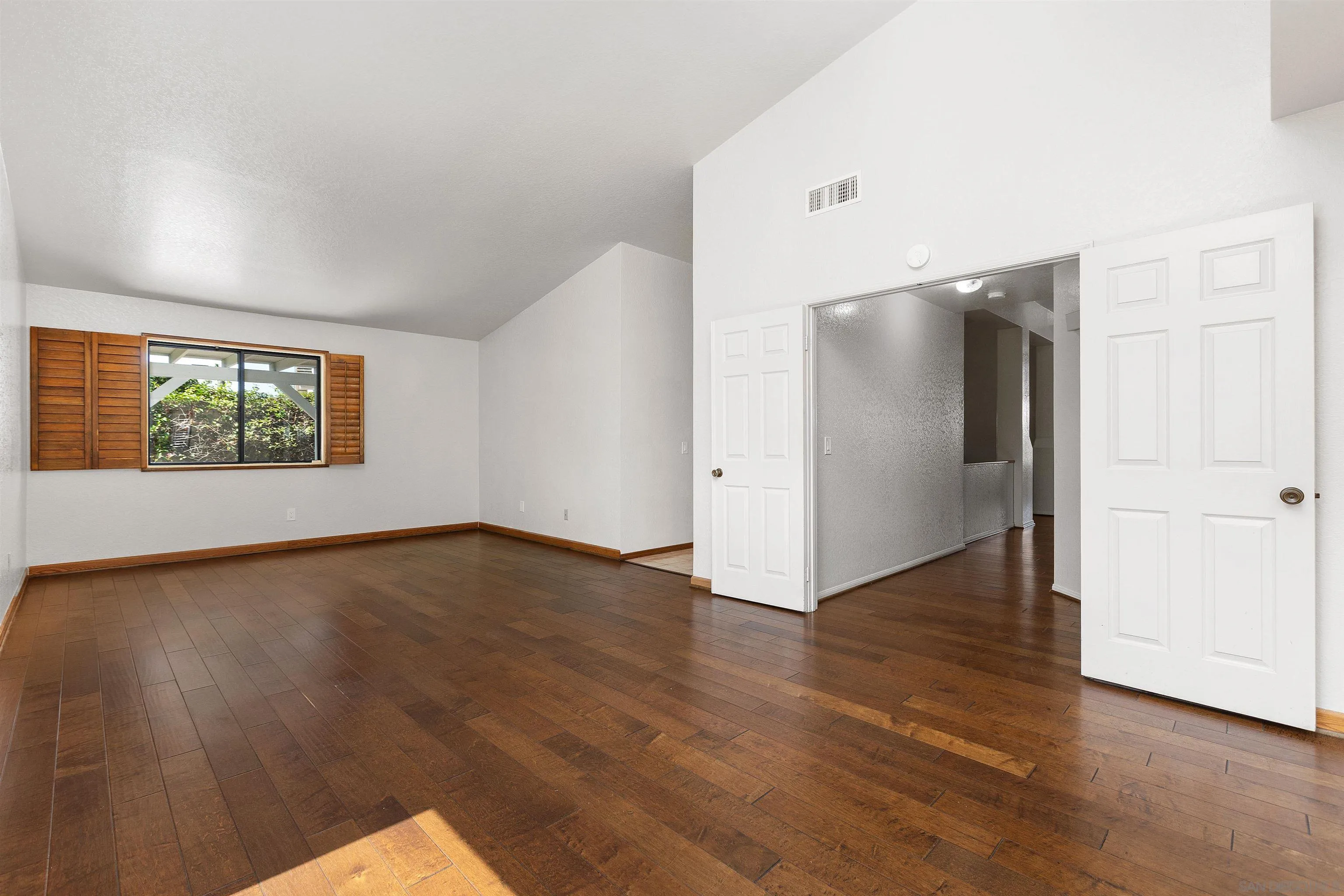 https://cdn.realtyfeed.com/cdn/127/260019644/3d94269c2c3f69e09e44f71afbd27e02.webp