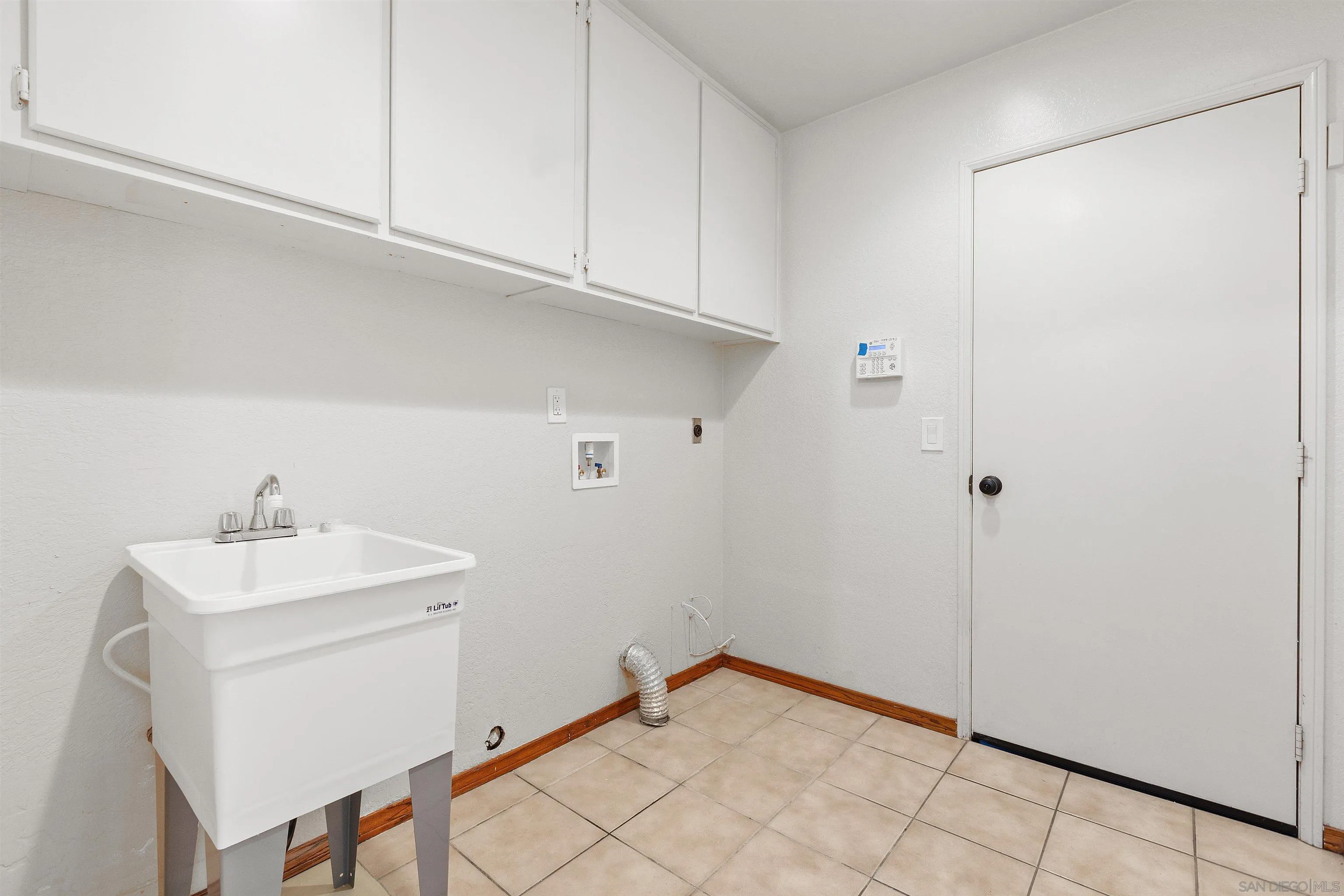 https://cdn.realtyfeed.com/cdn/127/260019644/5db95800528e179029bf9078b995b8f5.webp