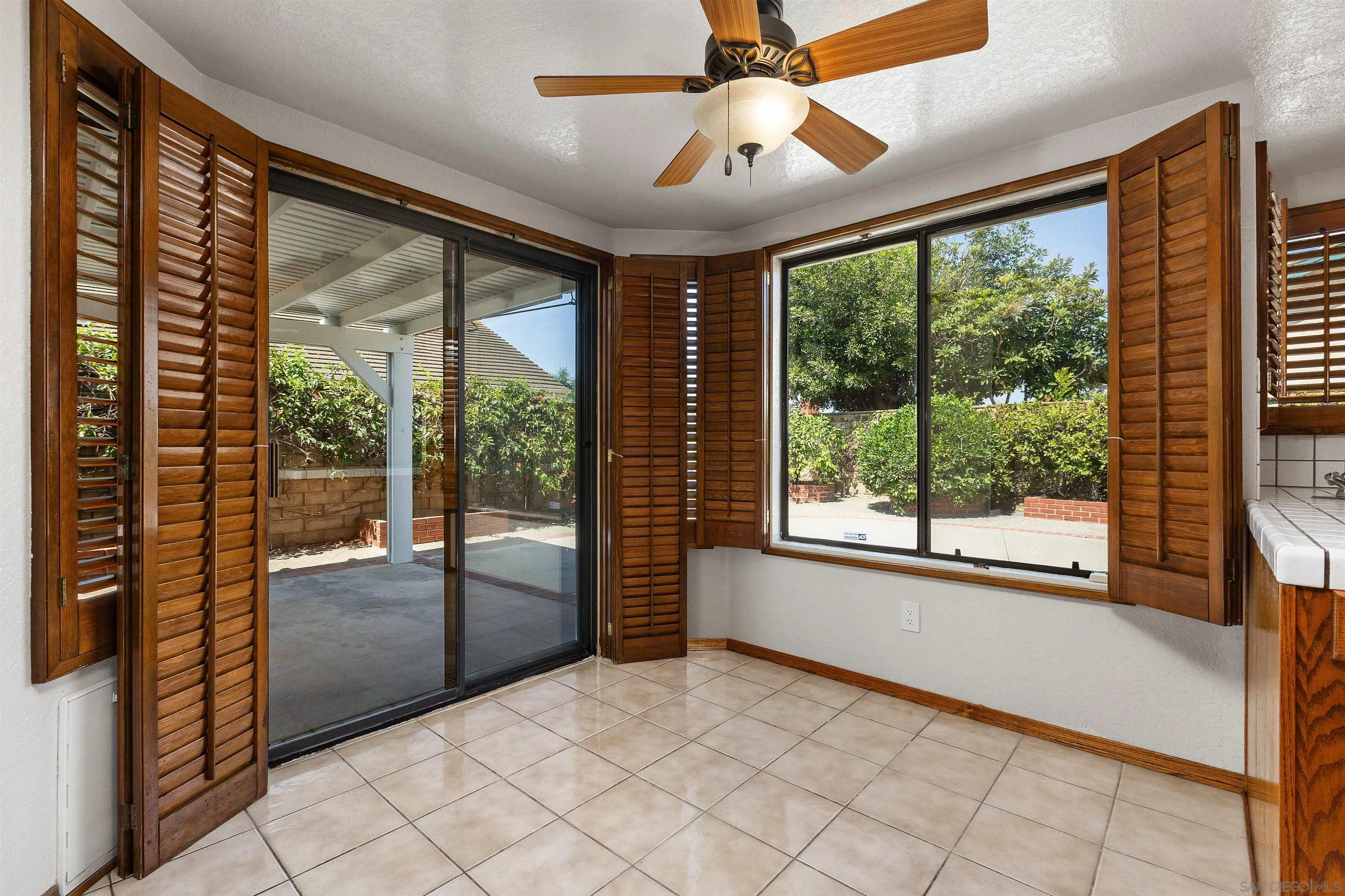 https://cdn.realtyfeed.com/cdn/127/260019644/688226fb48e57d689c2b0048e9bb2991.webp