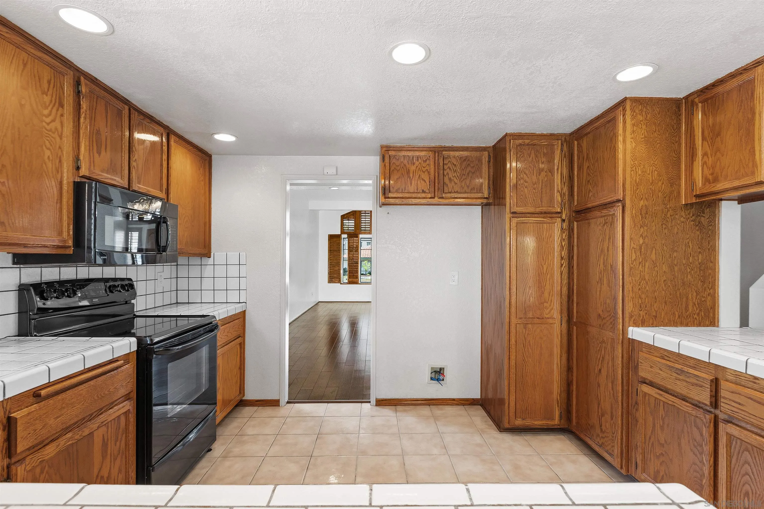 https://cdn.realtyfeed.com/cdn/127/260019644/6c4dee865a42d18577a942e680c21574.webp