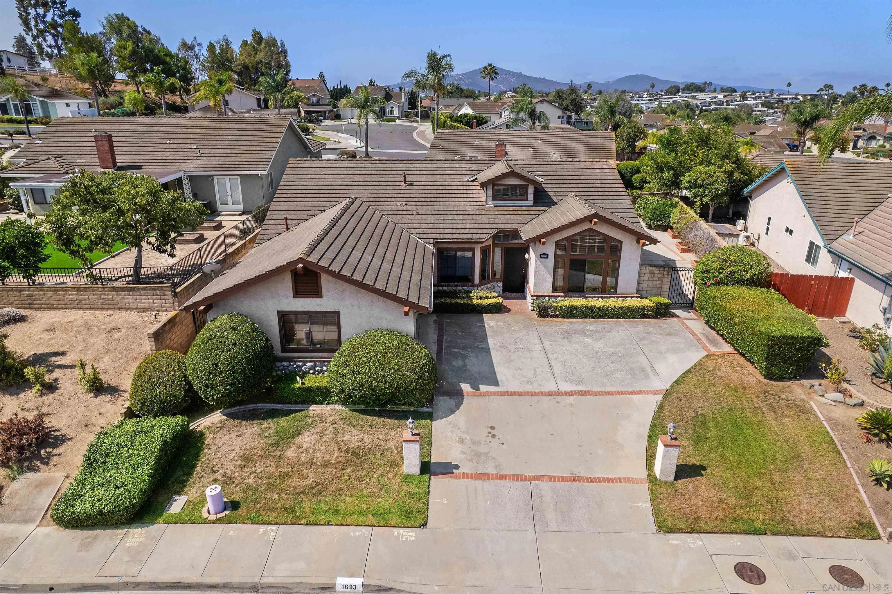 1693 W Country Club, Escondido, CA 92026 - Main photo, Escondido, CA