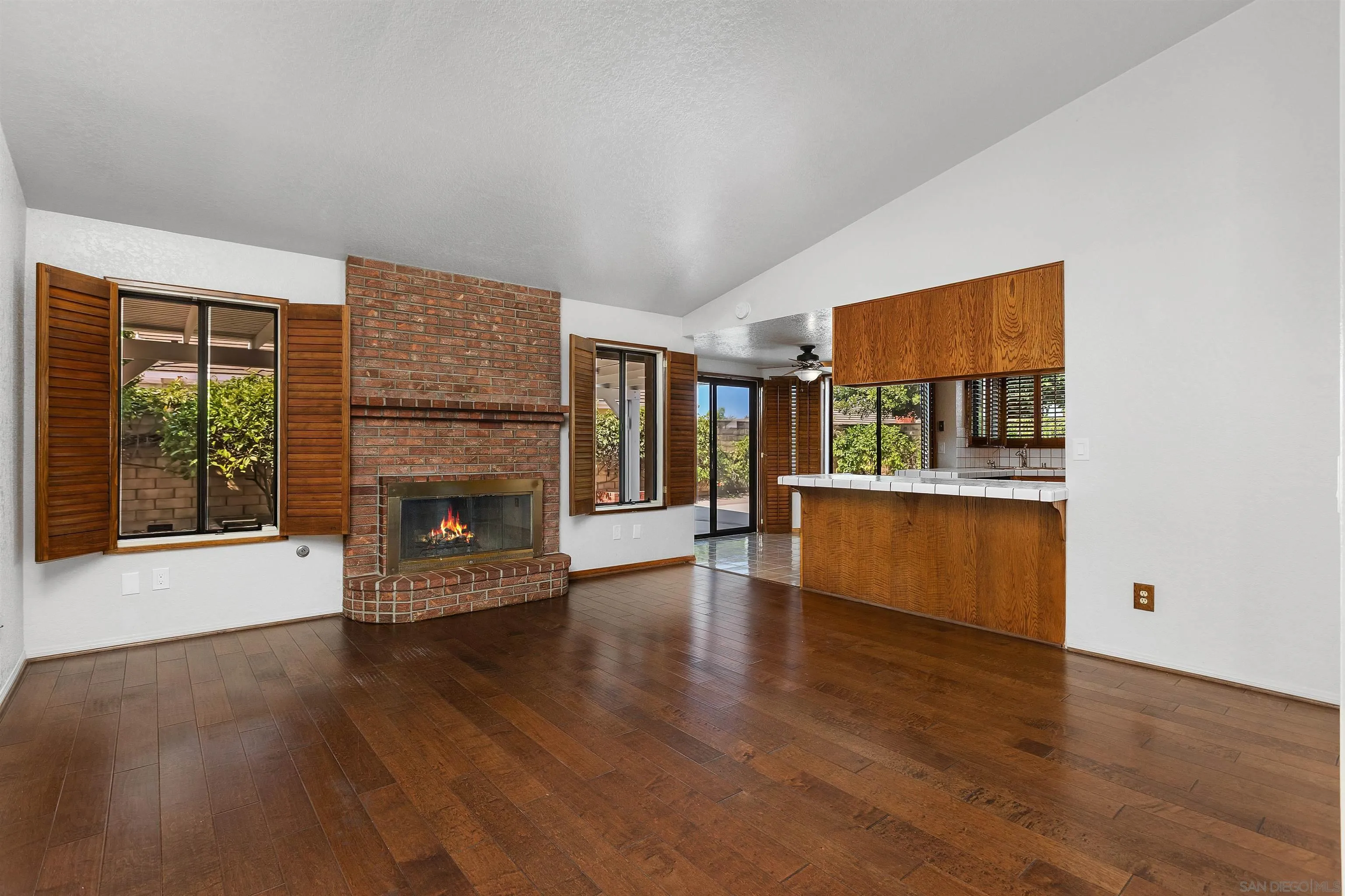 https://cdn.realtyfeed.com/cdn/127/260019644/7c81b4ce6665c23bf9798bd183896b56.webp