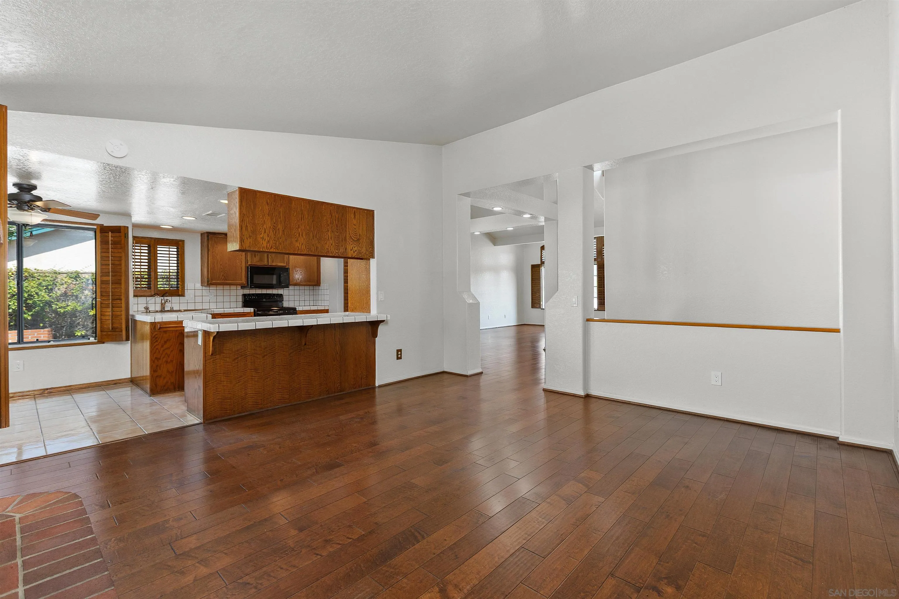 https://cdn.realtyfeed.com/cdn/127/260019644/8c1dc9a3652afcee4350fc95bda293f4.webp