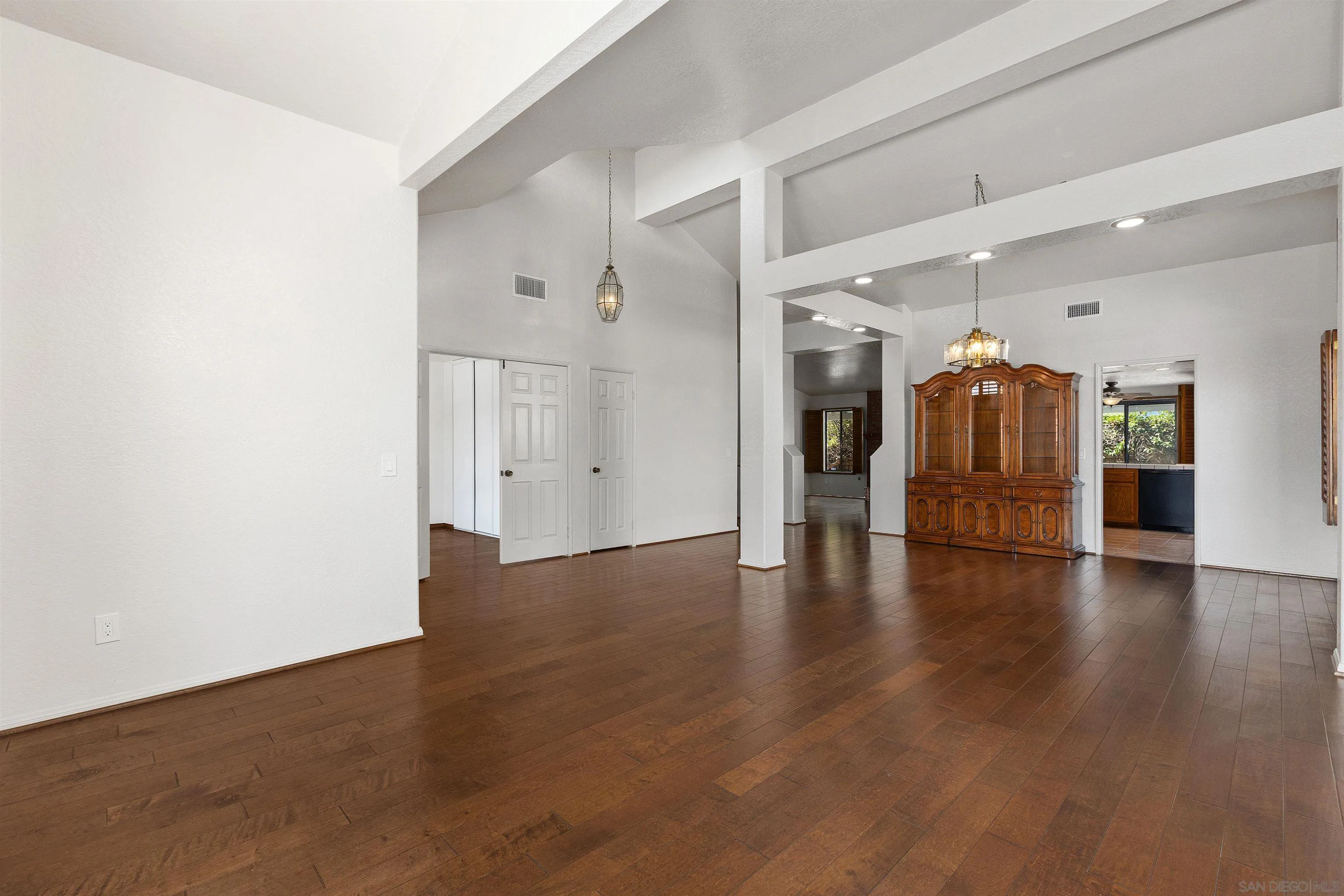 https://cdn.realtyfeed.com/cdn/127/260019644/aaa4a4c87d51e33de38c43458fb46a56.webp