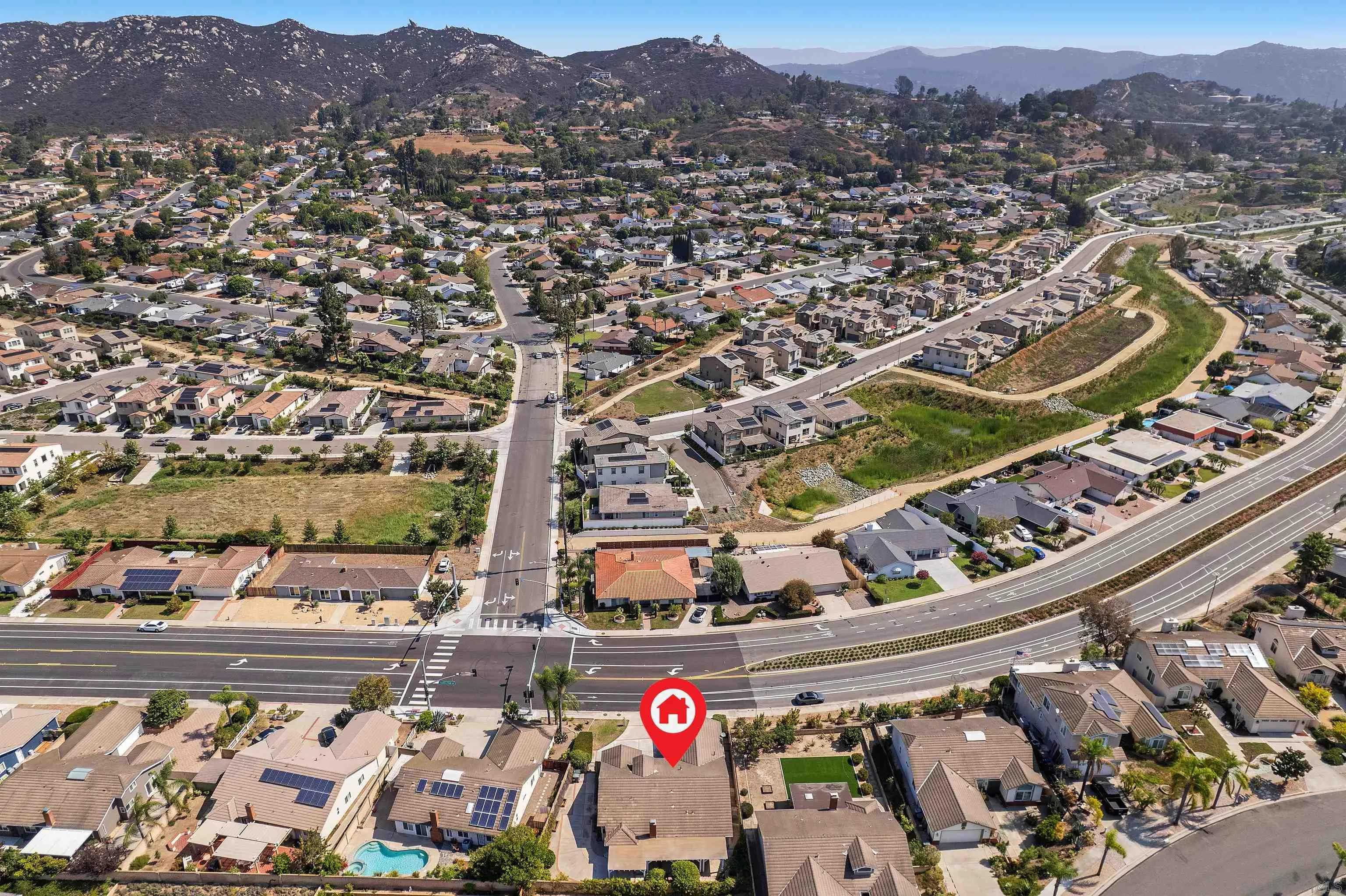 https://cdn.realtyfeed.com/cdn/127/260019644/c8a926923e0beb60b096663f90753ae2.webp