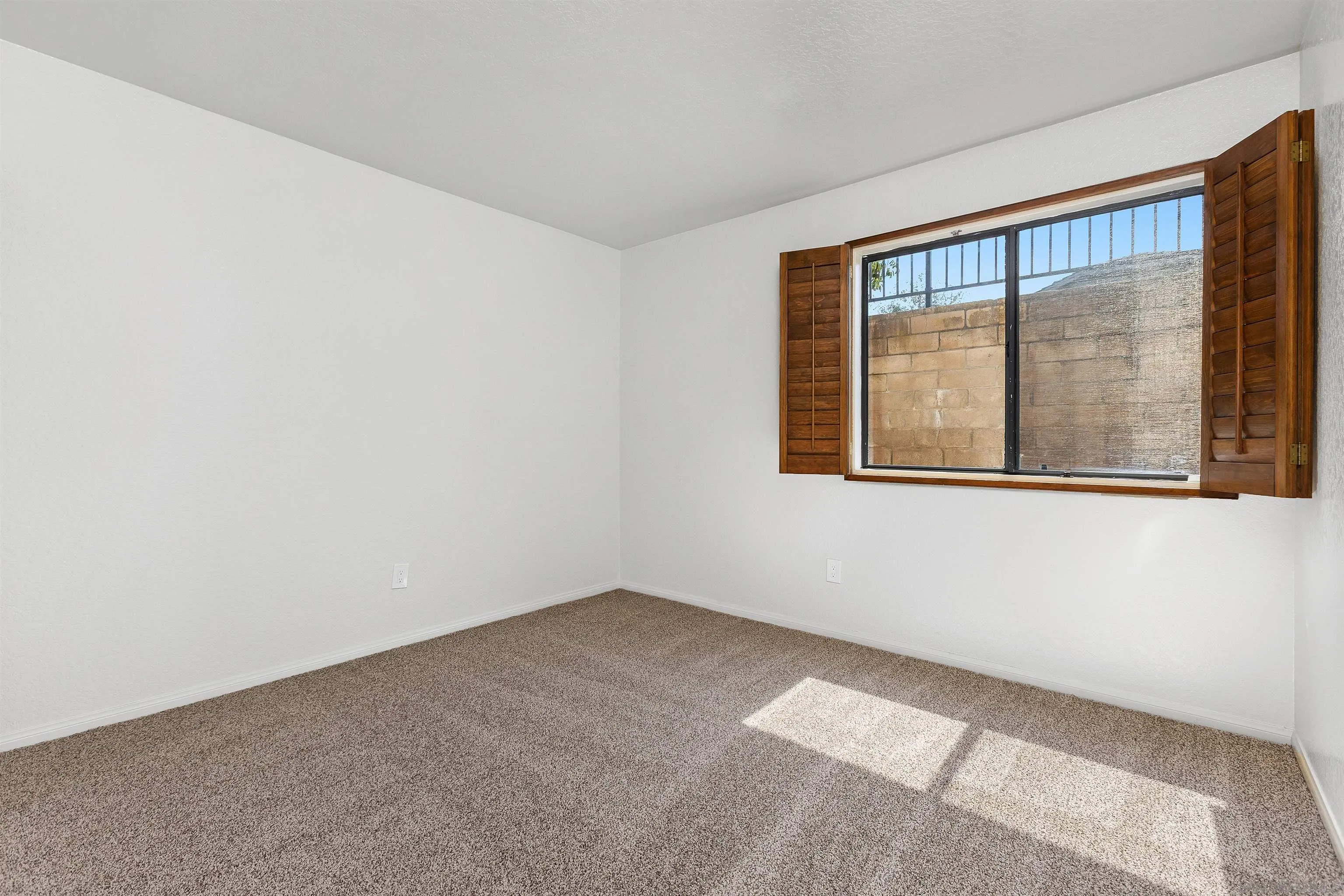 https://cdn.realtyfeed.com/cdn/127/260019644/e3a9c55ddb986c193e4c68a5abd368e6.webp