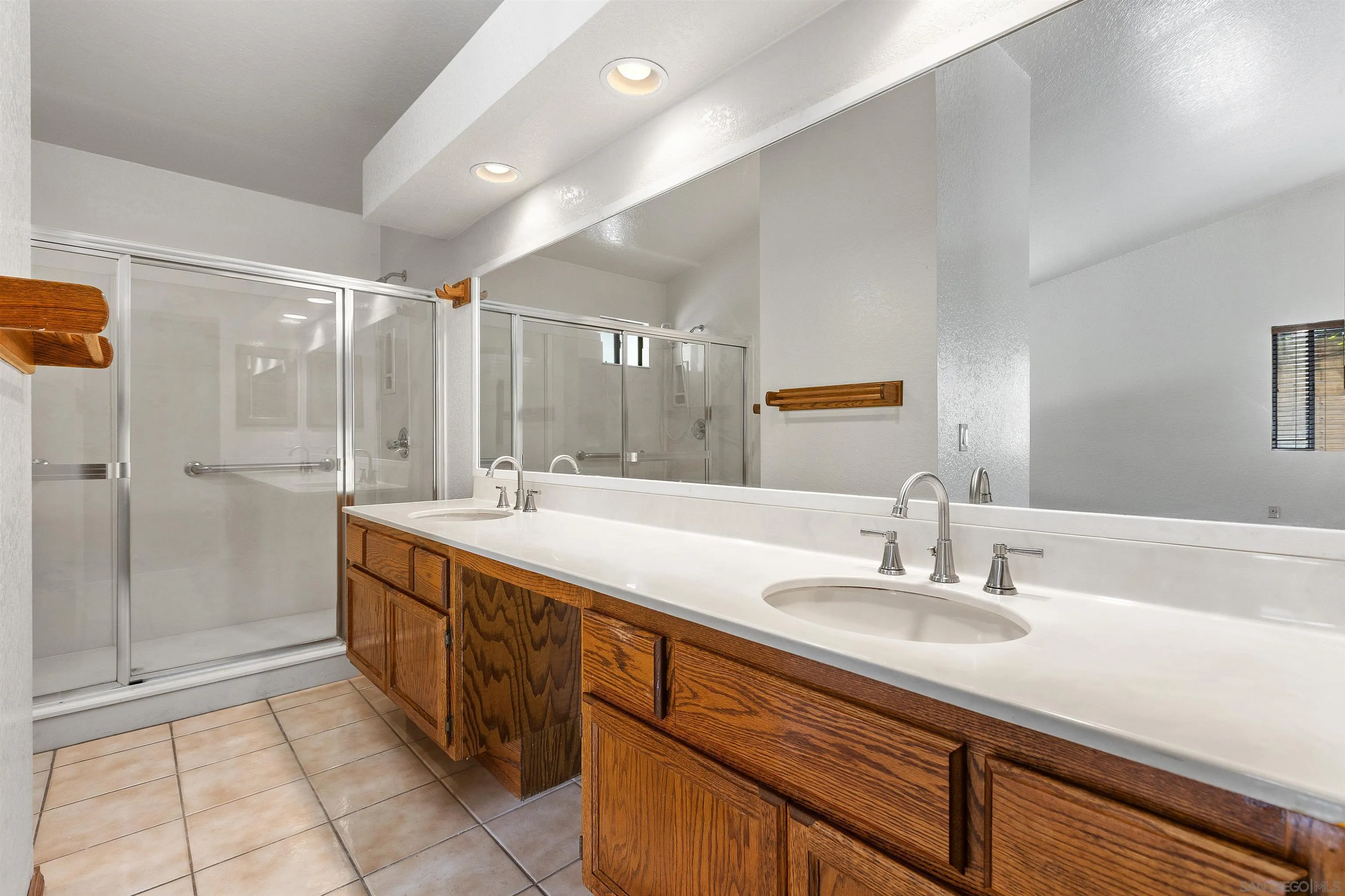 https://cdn.realtyfeed.com/cdn/127/260019644/e83d2004fcf5635b99437e6cd8511084.webp