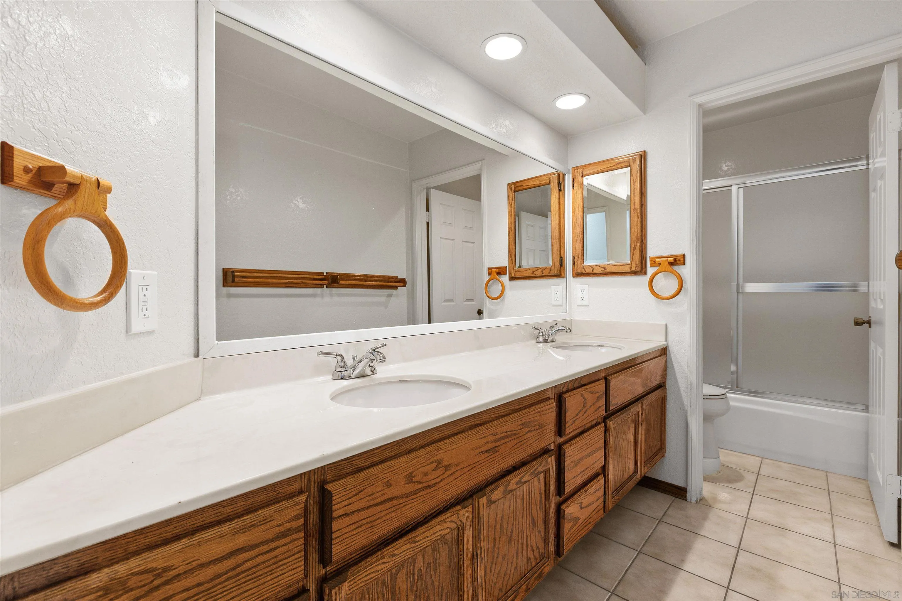 https://cdn.realtyfeed.com/cdn/127/260019644/fd470efc6acf5198b0d631ce149ecc19.webp