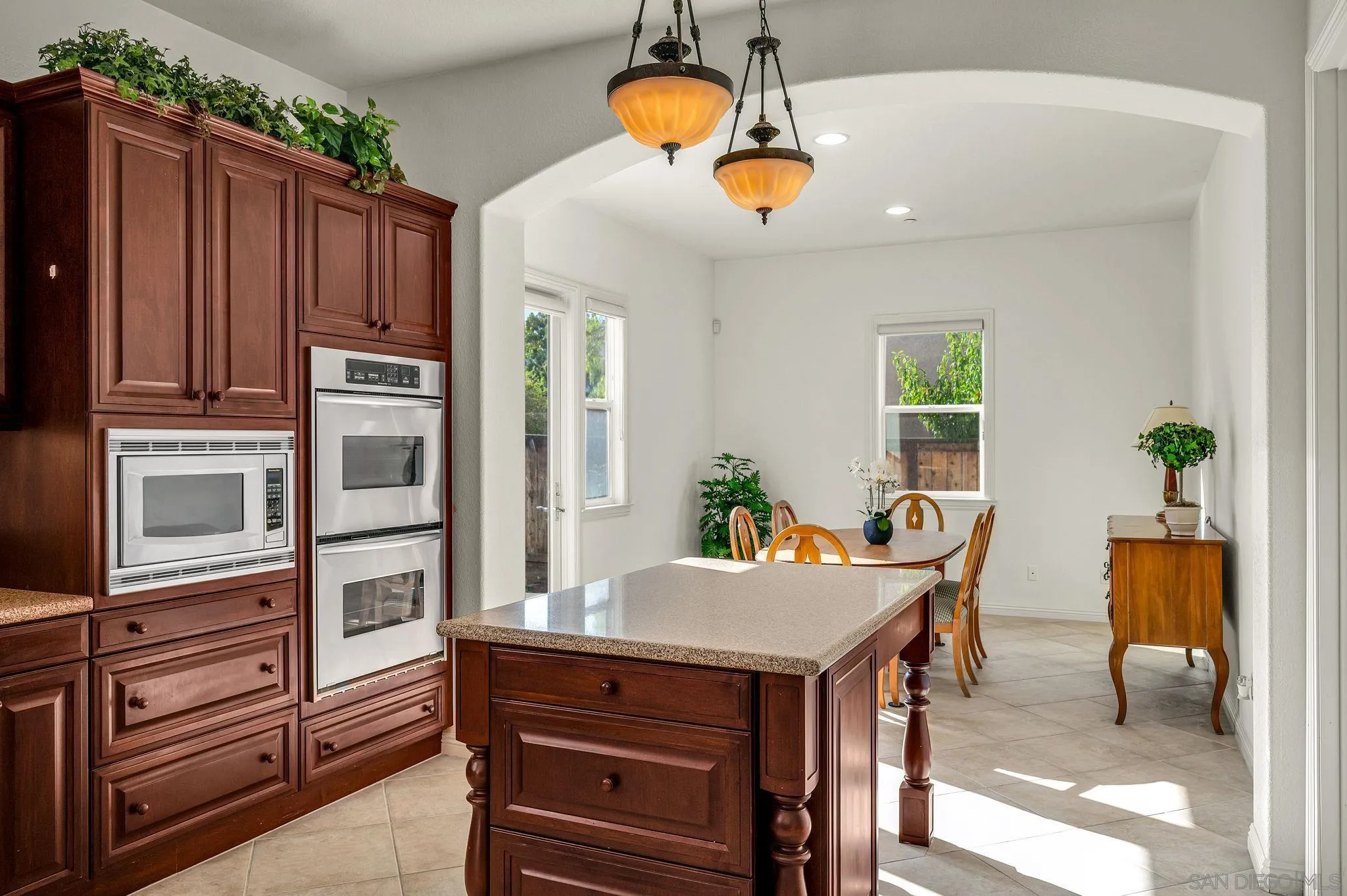 https://cdn.realtyfeed.com/cdn/127/260019645/37cf13a3ced3a3c784494bd77f8a8c79.webp