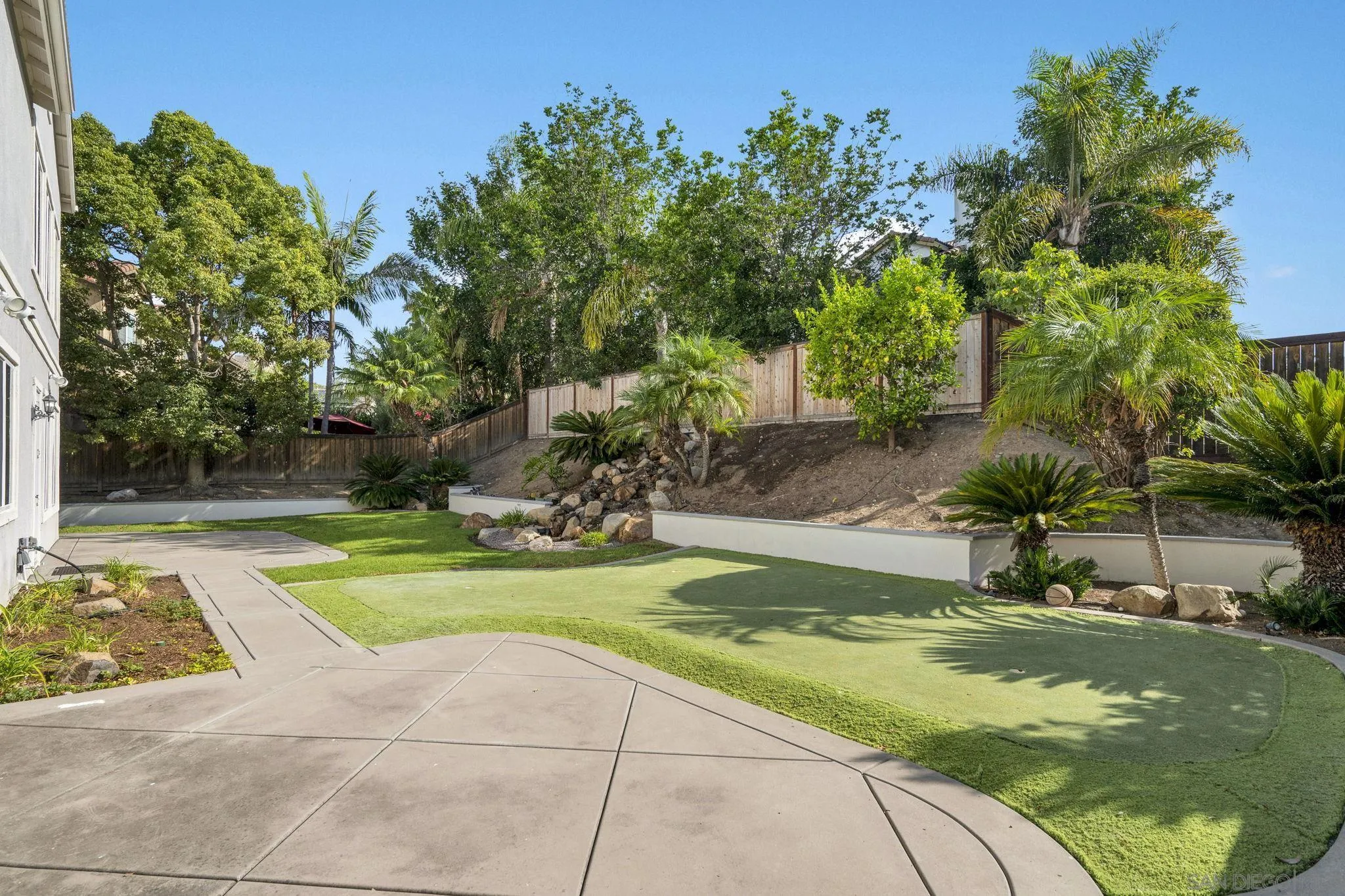 https://cdn.realtyfeed.com/cdn/127/260019645/8c5eee10449cabc4fa0833c8c5154563.webp