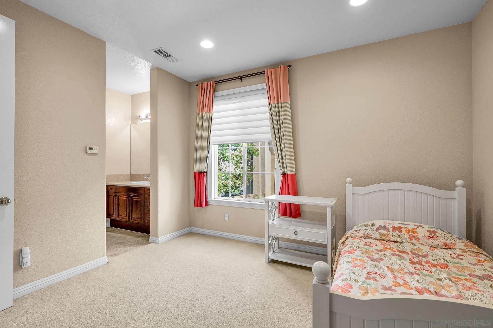 https://cdn.realtyfeed.com/cdn/127/260019645/8ee8a810394bb89192db2e4770aa649d.webp