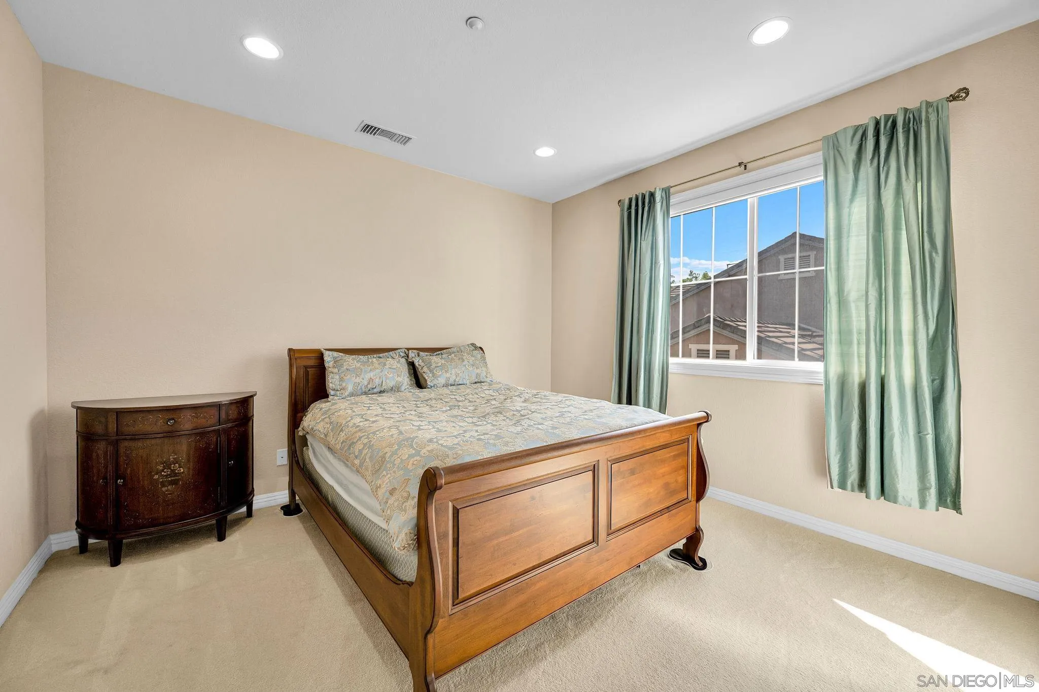 https://cdn.realtyfeed.com/cdn/127/260019645/9830c39a92ceffd41d71fcaf7f500808.webp