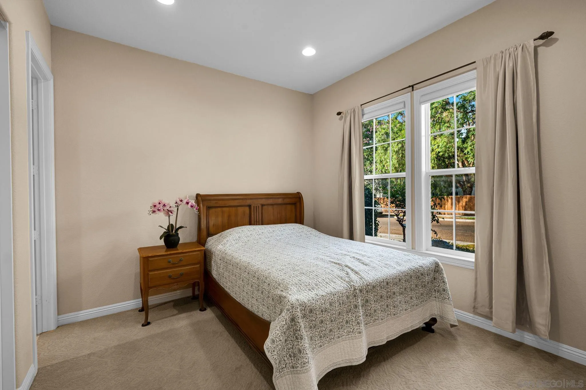 https://cdn.realtyfeed.com/cdn/127/260019645/bf8dde4a367a24a6082340ce0984ad2d.webp