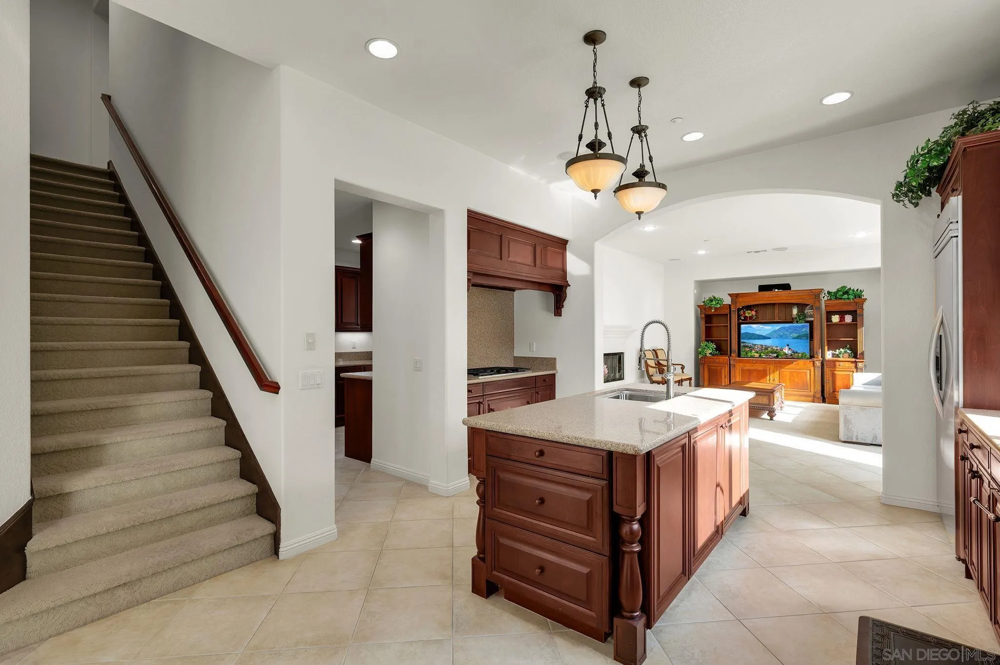 https://cdn.realtyfeed.com/cdn/127/260019645/c28ccf491cd5f592bab8f9e6a0a3ab47.webp