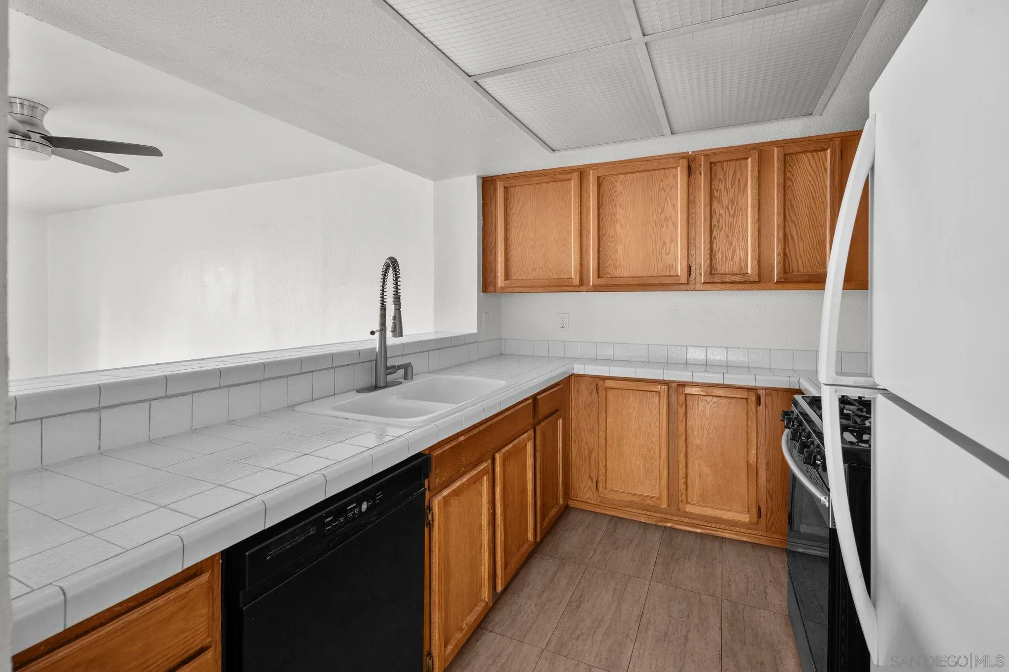 Photo #3: 260019649 Listing: Photo #3