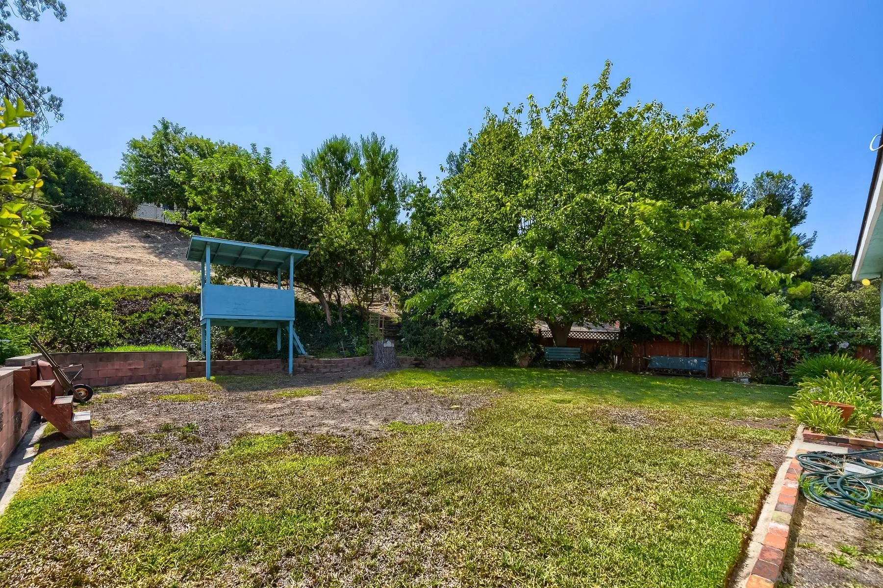 https://cdn.realtyfeed.com/cdn/127/260019666/63c09f2fde951f32e8debbbce230c6b2.webp