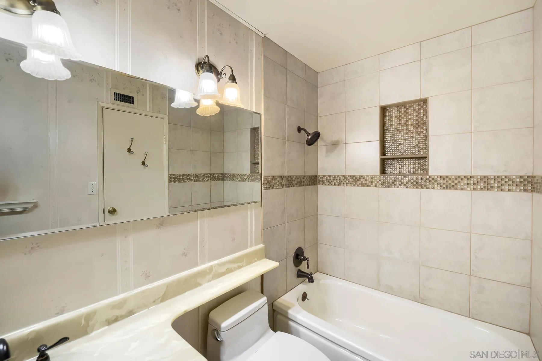 https://cdn.realtyfeed.com/cdn/127/260019666/810b0a882f93b25a1d252aed965e25a4.webp