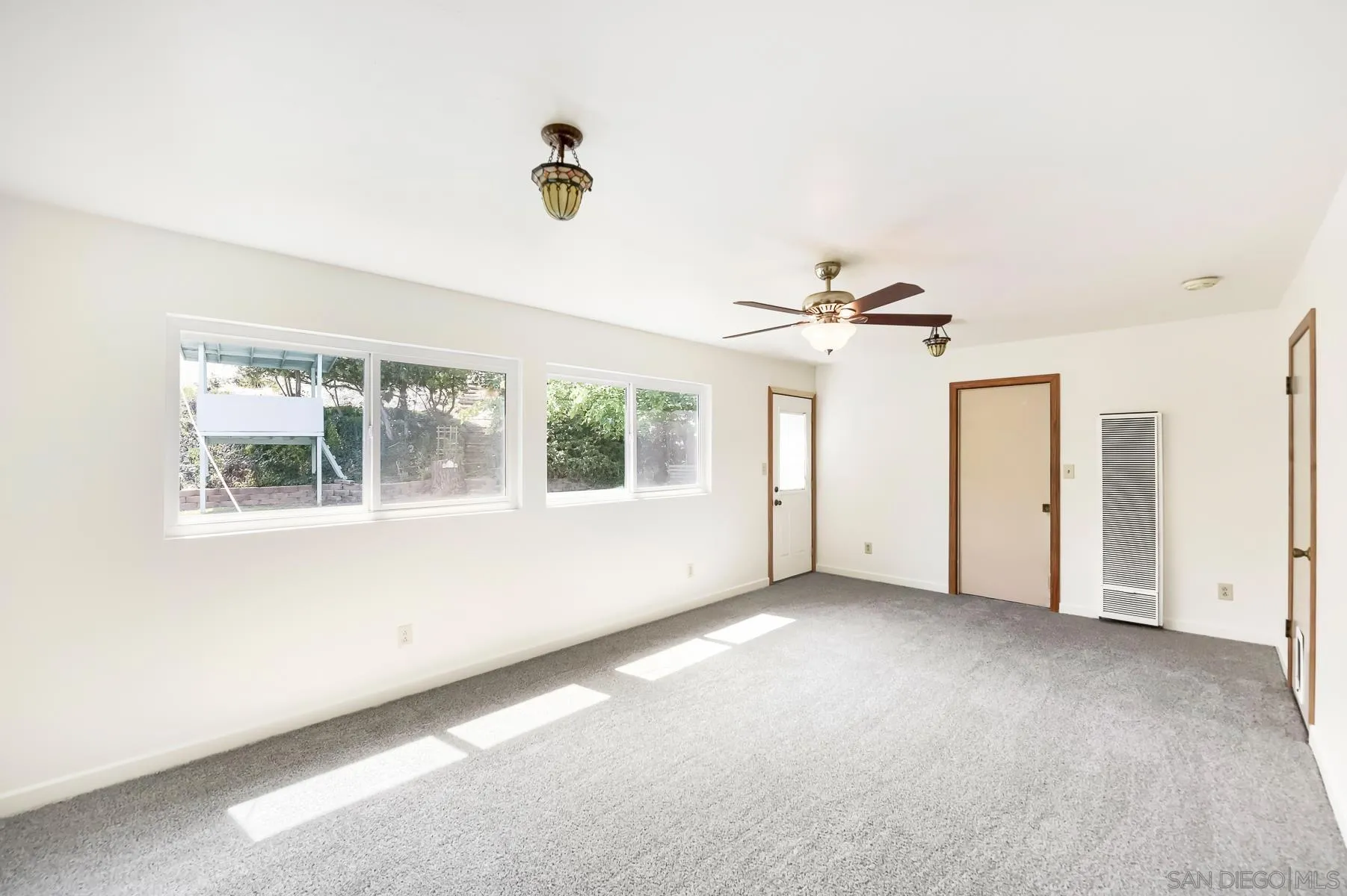https://cdn.realtyfeed.com/cdn/127/260019666/8b7831d196ff04f552b3537b594c8085.webp