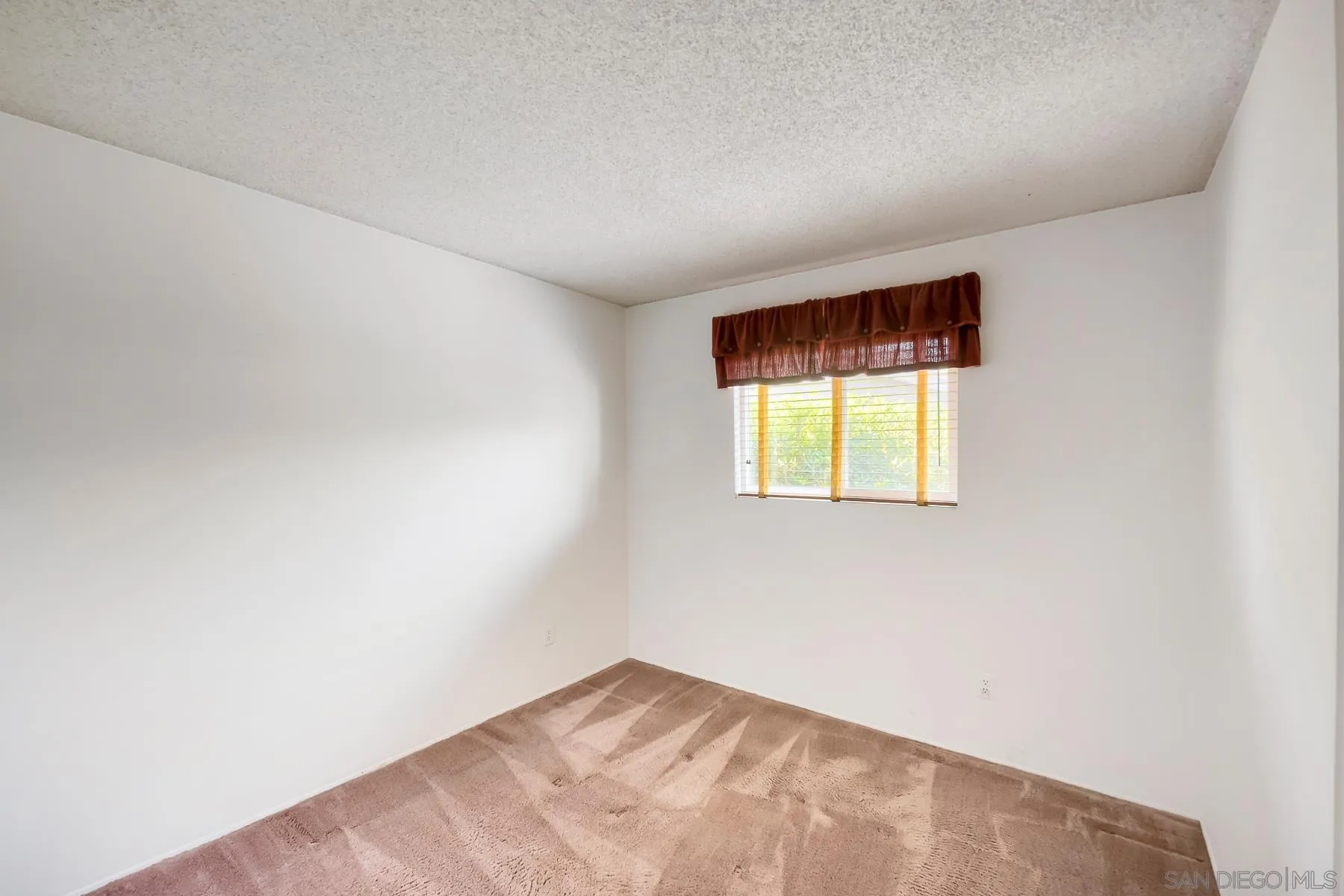 https://cdn.realtyfeed.com/cdn/127/260019666/ad5dd590d987616b793488bc1db5b28e.webp
