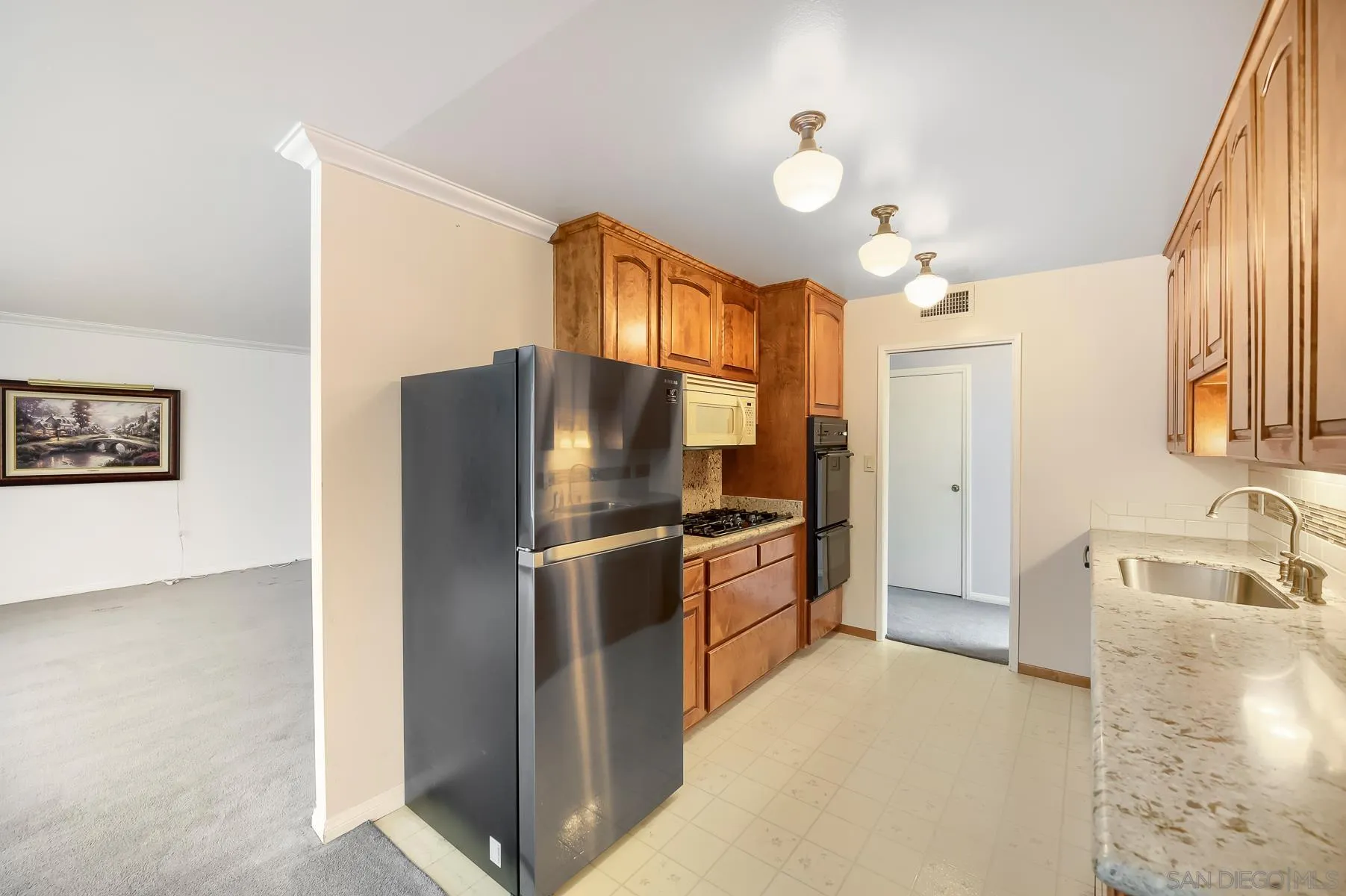 https://cdn.realtyfeed.com/cdn/127/260019666/b340c0396e7d2e569034c9c3aef7998c.webp