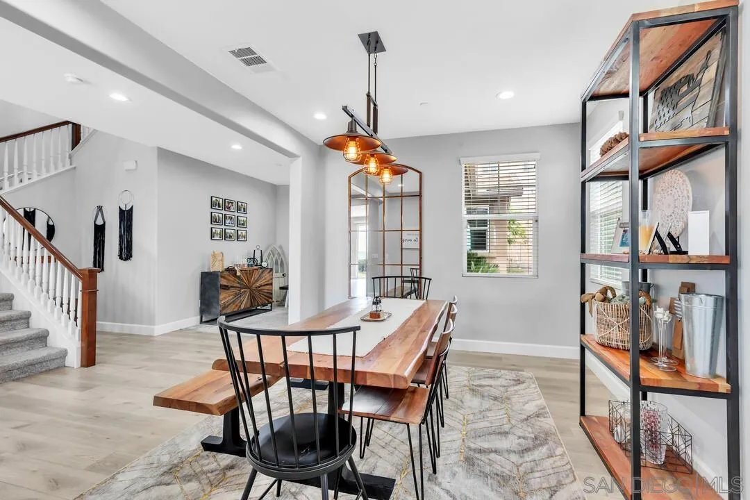 https://cdn.realtyfeed.com/cdn/127/260019669/a5c669271b2d956021f123767f17f7b5.webp
