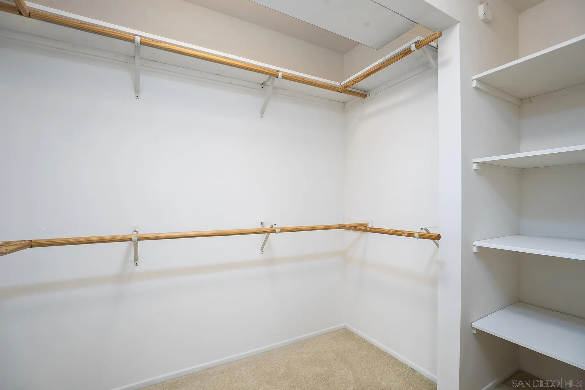 https://cdn.realtyfeed.com/cdn/127/260019673/05cecdec865cdf326bead007eeb63403.webp
