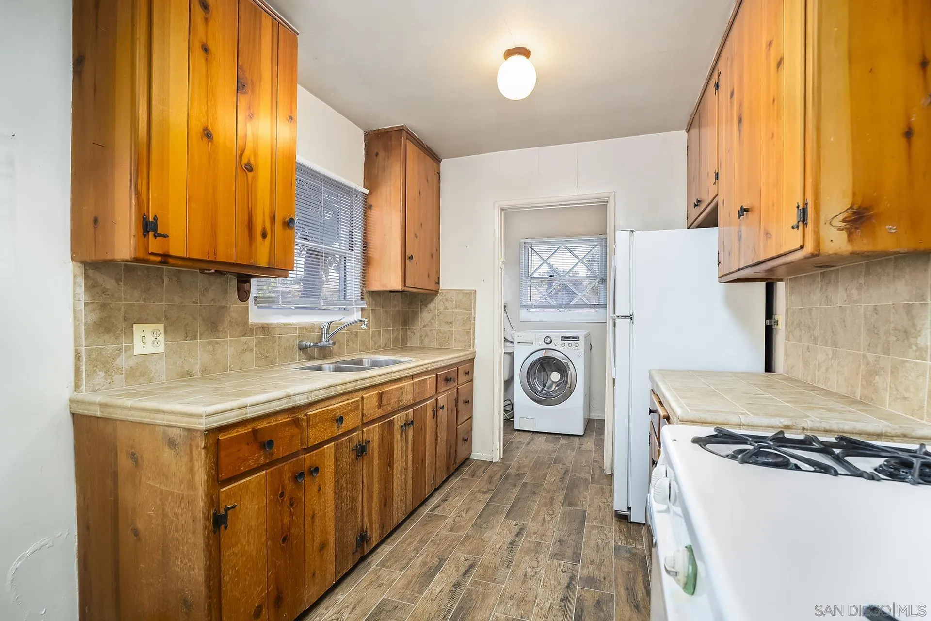 https://cdn.realtyfeed.com/cdn/127/260019673/26cd25c86cfe201c9d6cd178ed1a77f7.webp