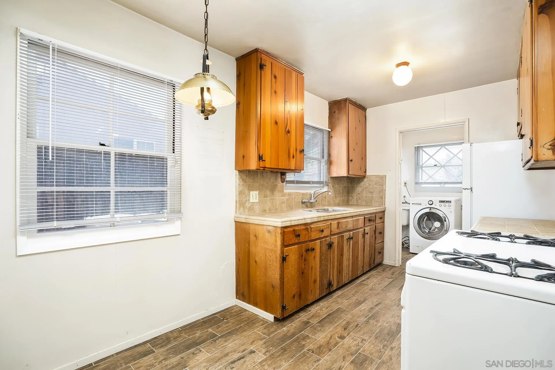 https://cdn.realtyfeed.com/cdn/127/260019673/2a567fac1d2c355d0d44ee7a110b11ee.webp