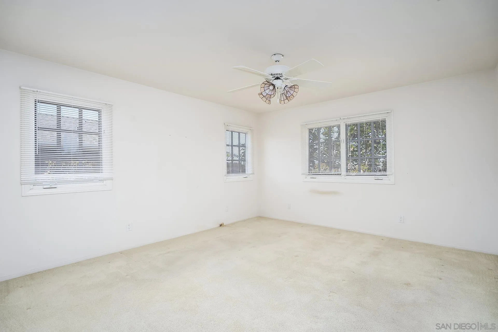 https://cdn.realtyfeed.com/cdn/127/260019673/2b97365a03662486e013a4c339d9a9ec.webp