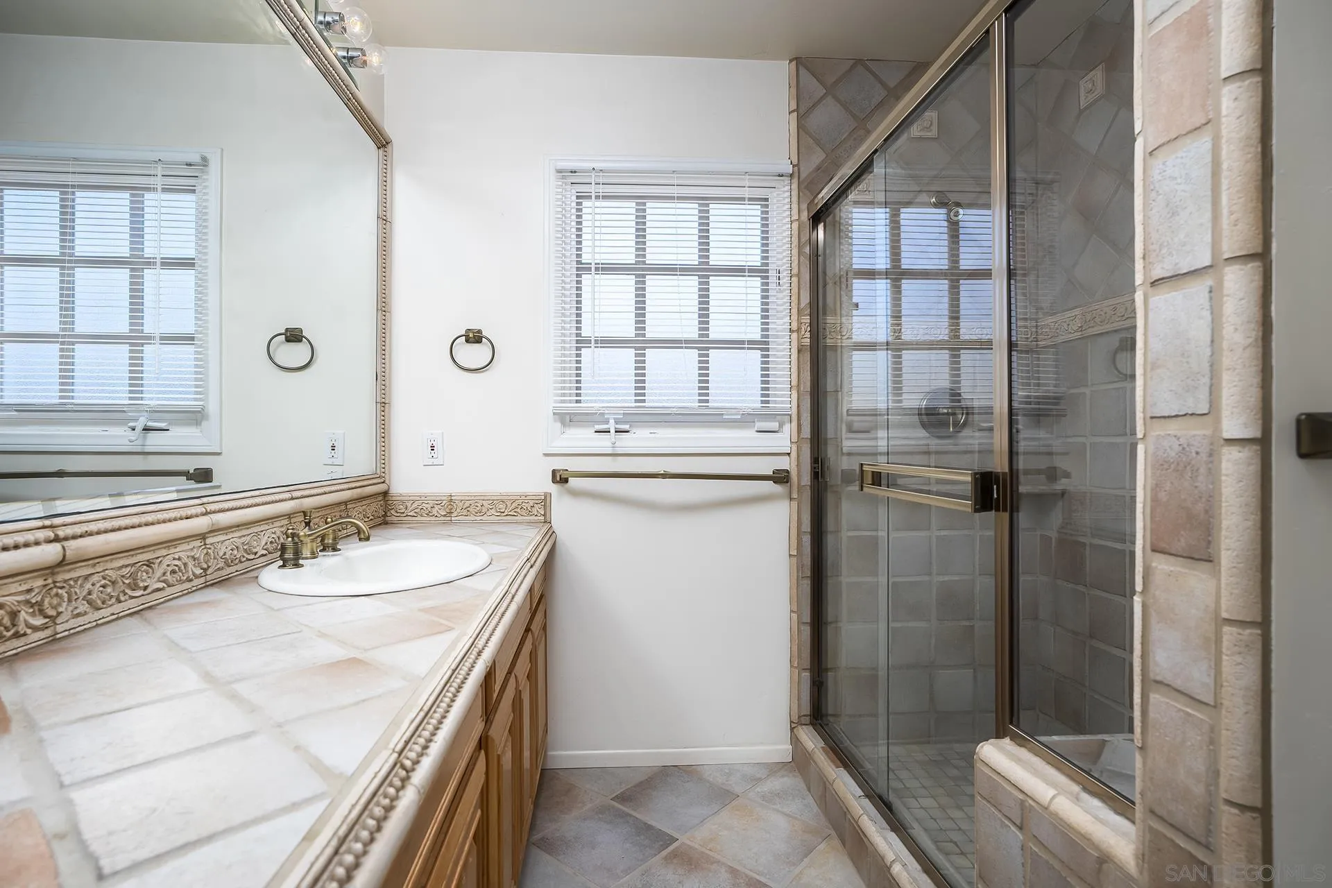 https://cdn.realtyfeed.com/cdn/127/260019673/6a69ec5e44fe6eb4607da5fa67bd02e0.webp