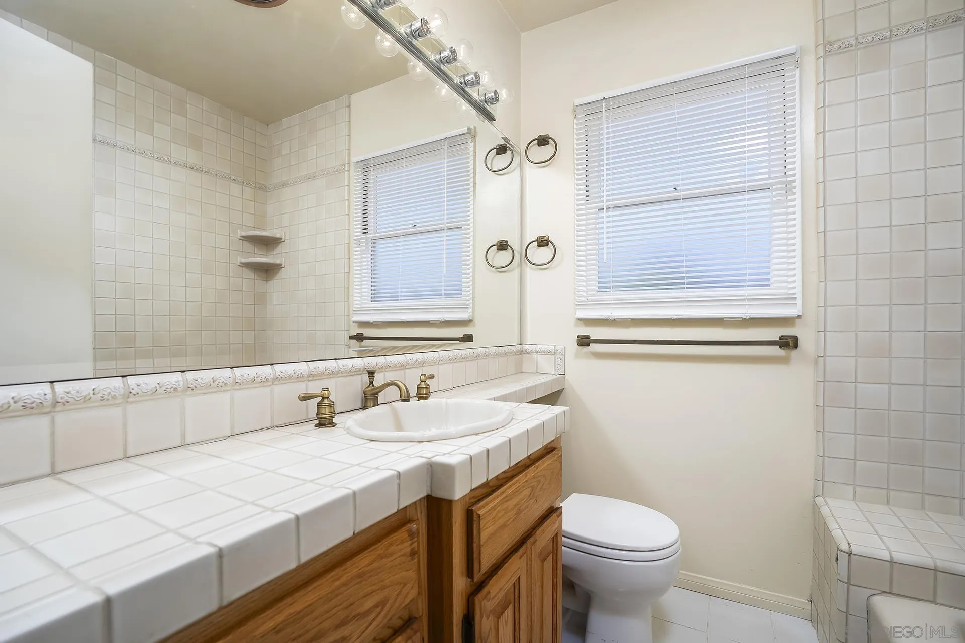 https://cdn.realtyfeed.com/cdn/127/260019673/efb02bde4d0a331e8681654ba2424ea0.webp
