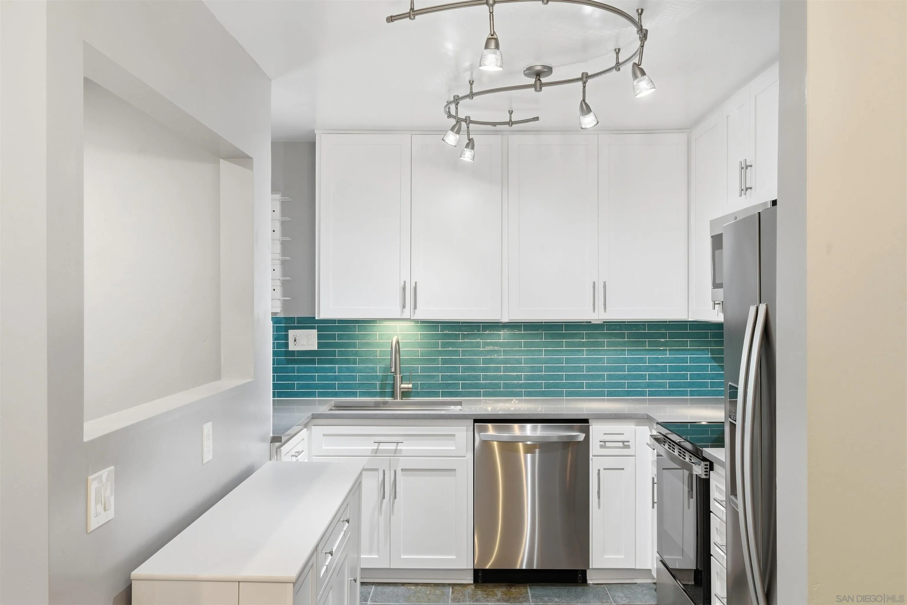 https://cdn.realtyfeed.com/cdn/127/260019675/7606cd0c64e7cafdc32d724fcc6f0938.webp