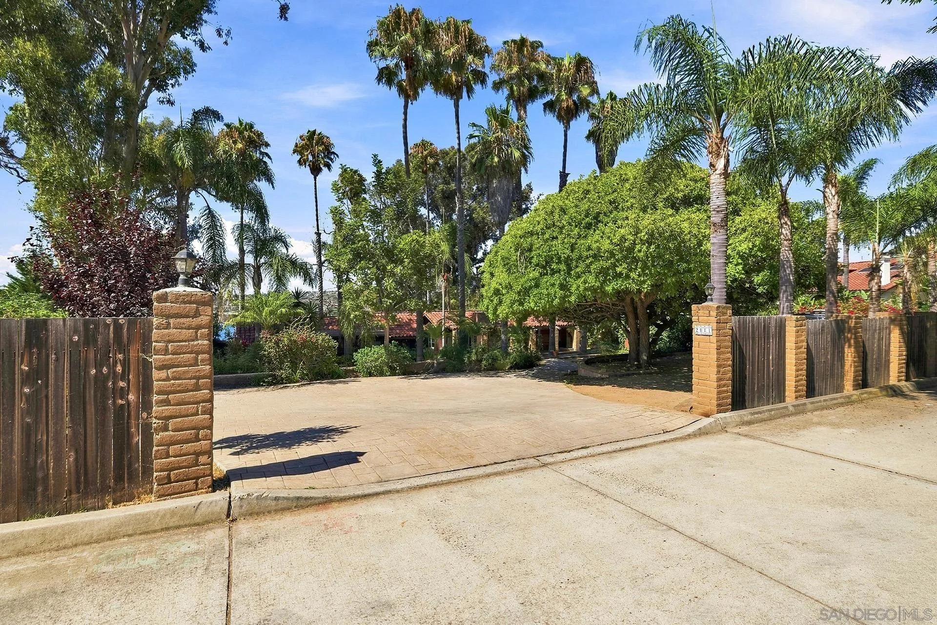 https://cdn.realtyfeed.com/cdn/127/260019681/b0d8e3b0acb441eb8371abb760918da5.webp