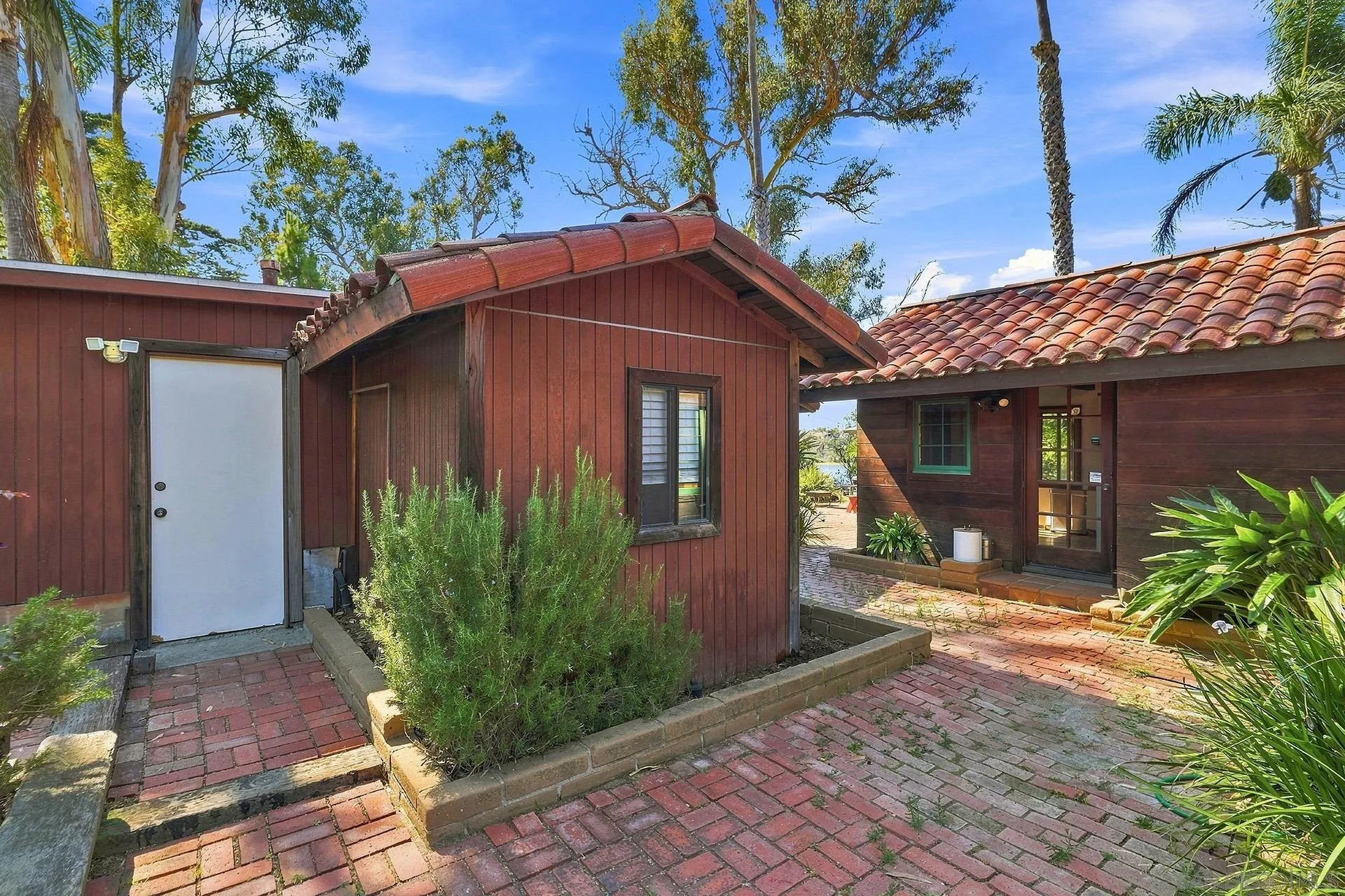 https://cdn.realtyfeed.com/cdn/127/260019681/f354edbc39d4eb04c5442269044d5de3.webp