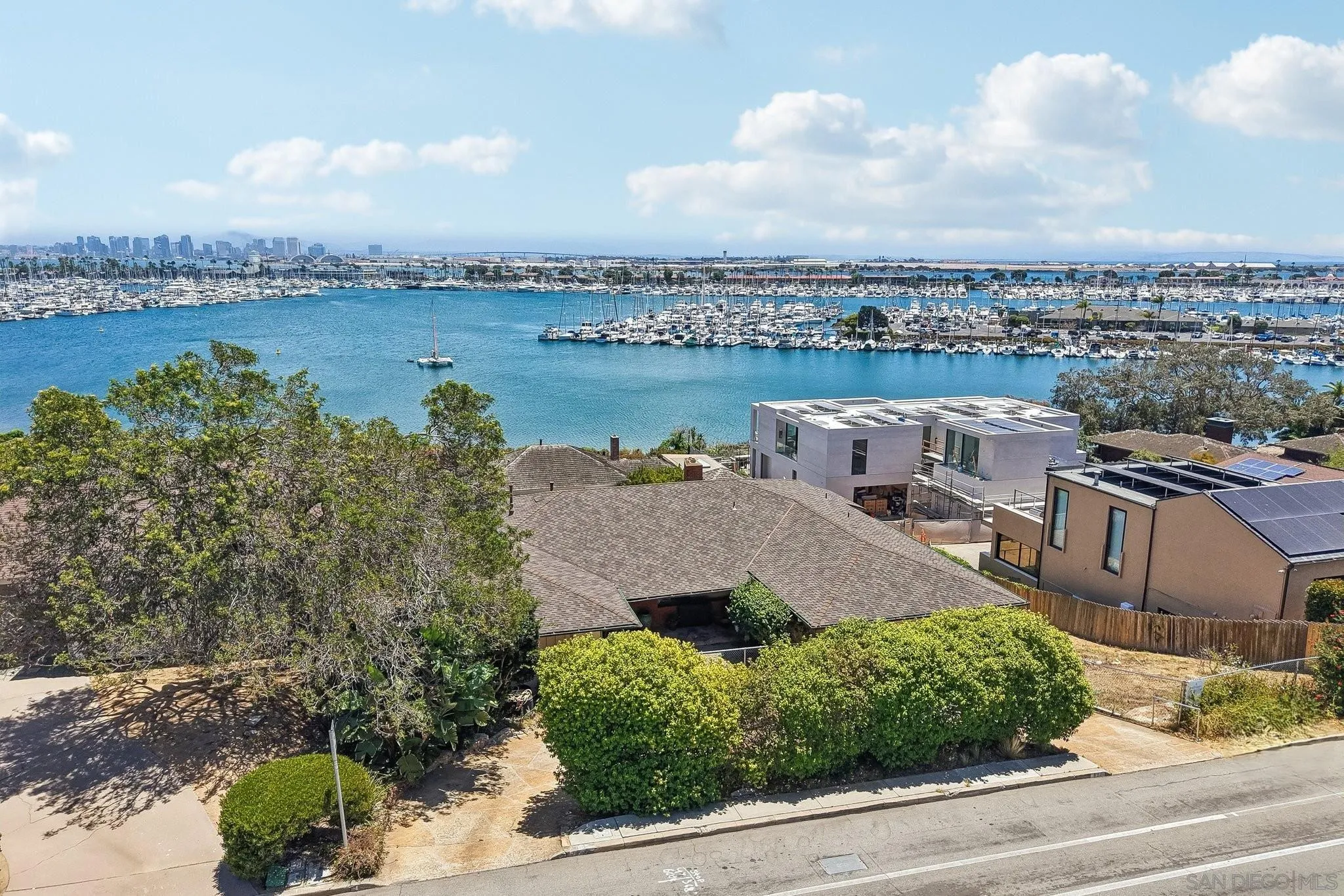 https://cdn.realtyfeed.com/cdn/127/260019682/55c3679234f79b6267b4f174e7724cc5.webp