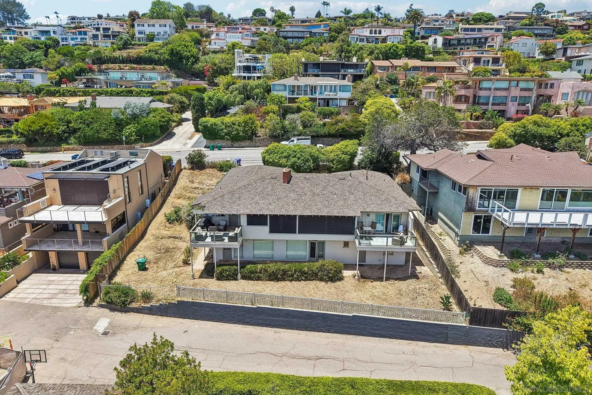 https://cdn.realtyfeed.com/cdn/127/260019682/d5ff551dd0ca1e2b19a82e19c89b133f.webp