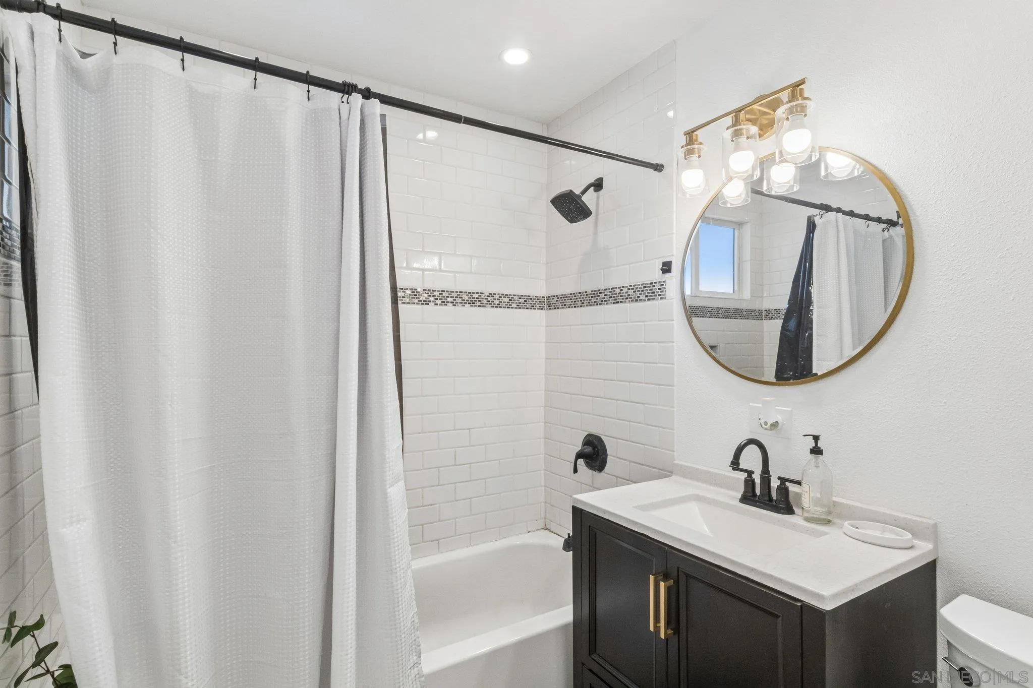 https://cdn.realtyfeed.com/cdn/127/260019684/1ee43712a08effa29b8b67eacc7be718.webp