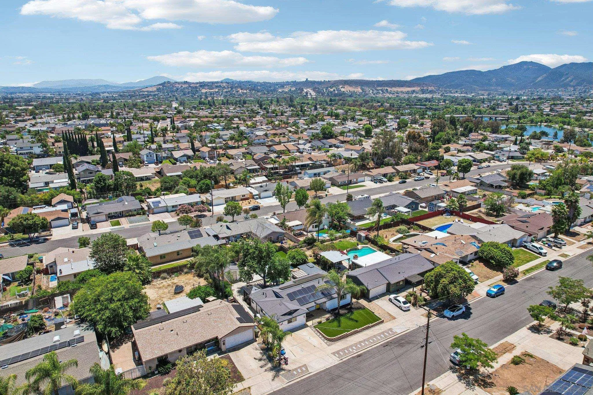 https://cdn.realtyfeed.com/cdn/127/260019684/311166faaf1cc1beb5b08f2f2566b8a3.webp