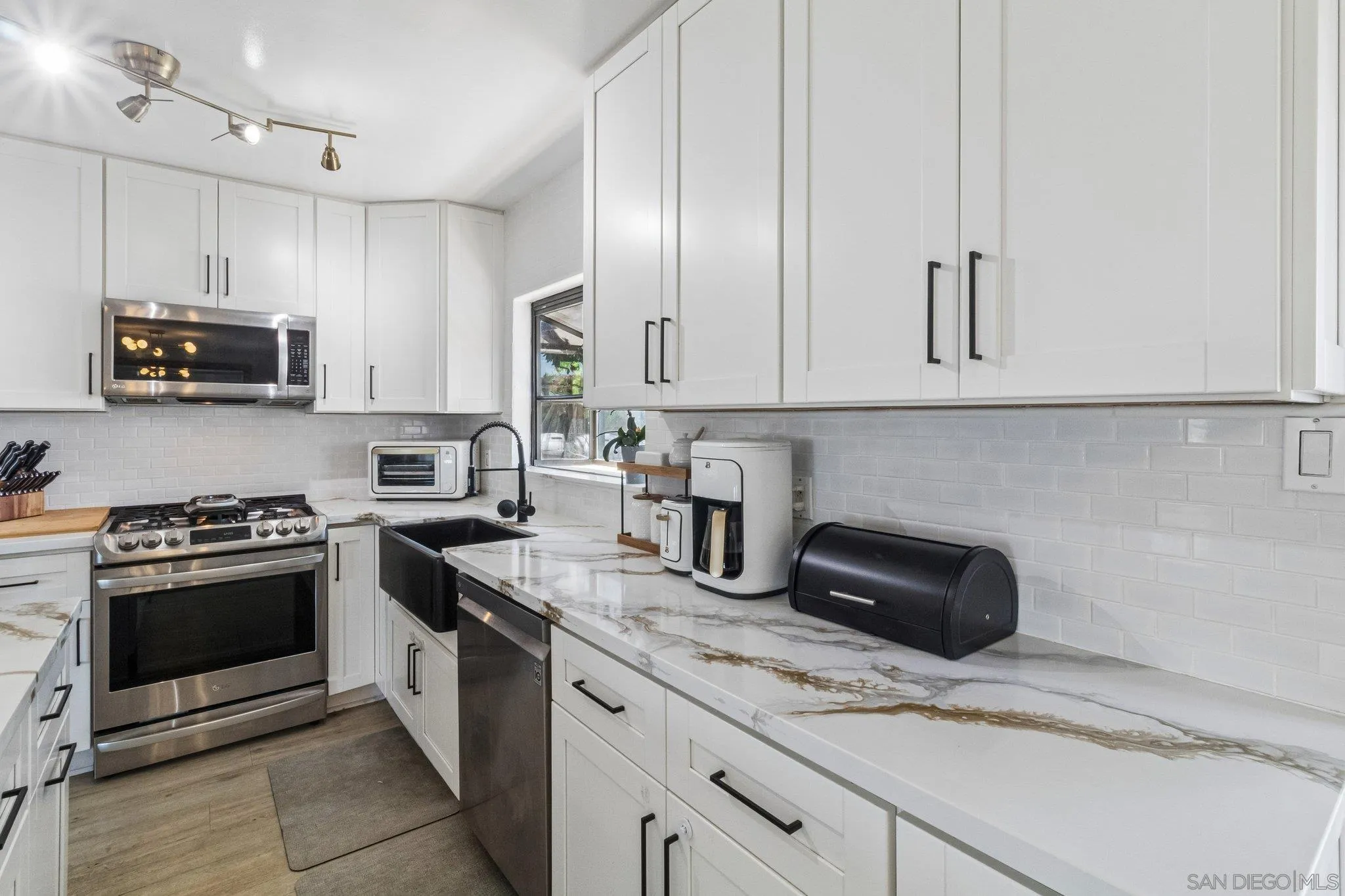 https://cdn.realtyfeed.com/cdn/127/260019684/5aaf15f6fdcb57666198ffb34b4f0732.webp