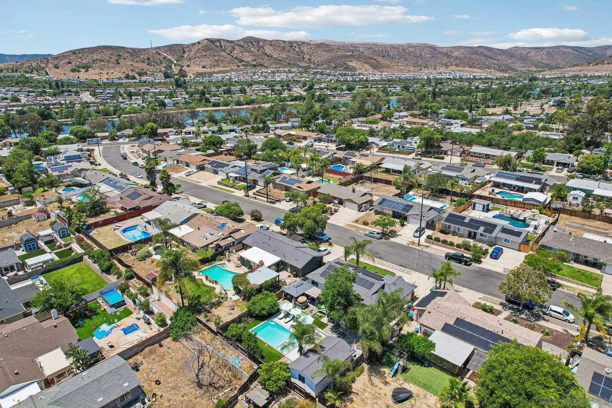https://cdn.realtyfeed.com/cdn/127/260019684/8f8eeb59dc85a7eca72e435f73041e52.webp