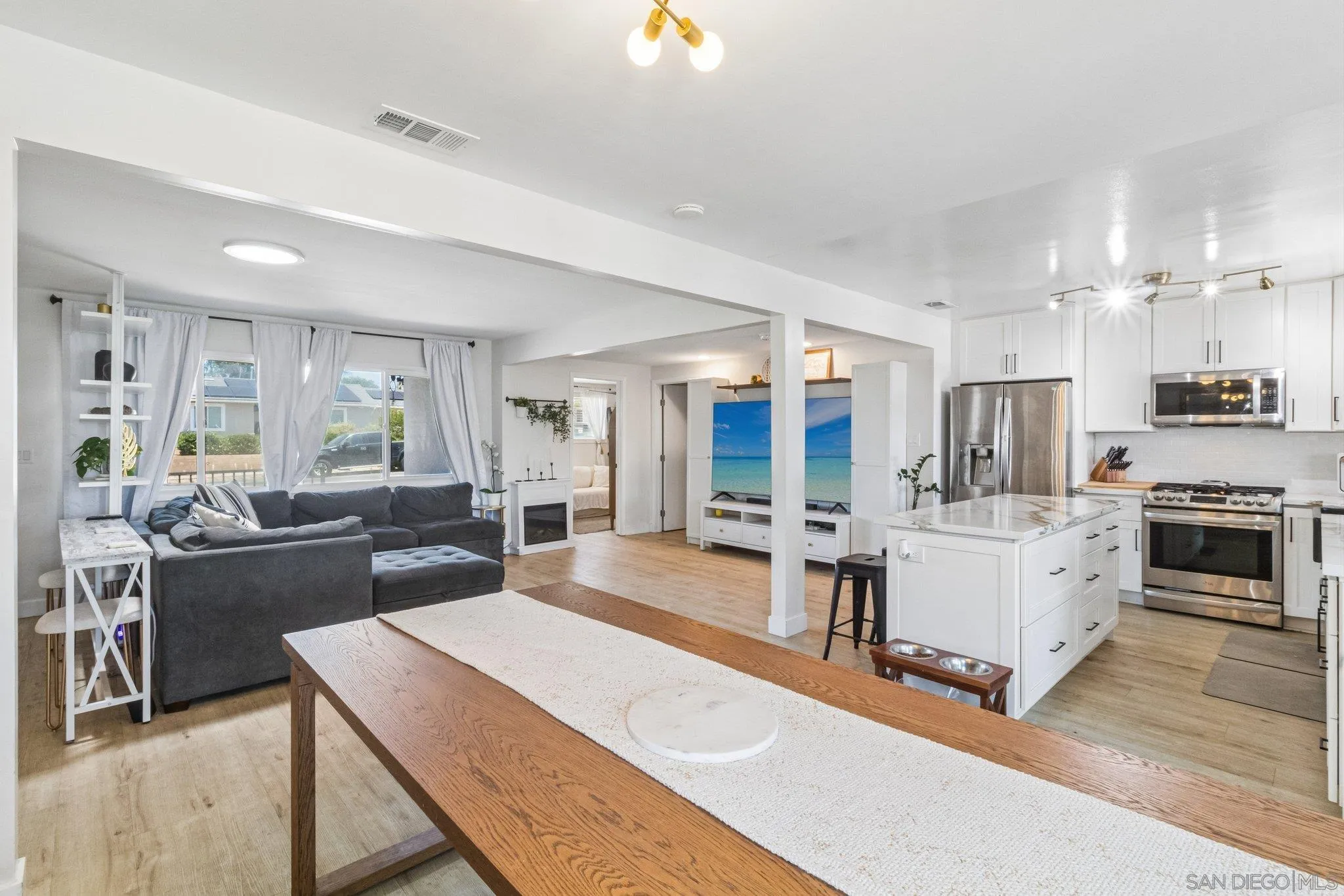 https://cdn.realtyfeed.com/cdn/127/260019684/db0f033a5d735c104eab07cd7d218121.webp