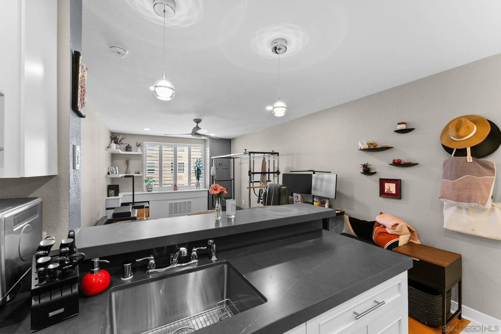 Photo #7: 260019685 Listing: Photo #7