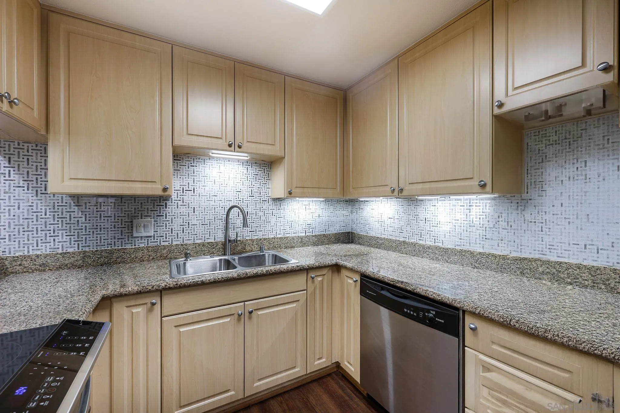 Photo #9: 260019688 Listing: Photo #9