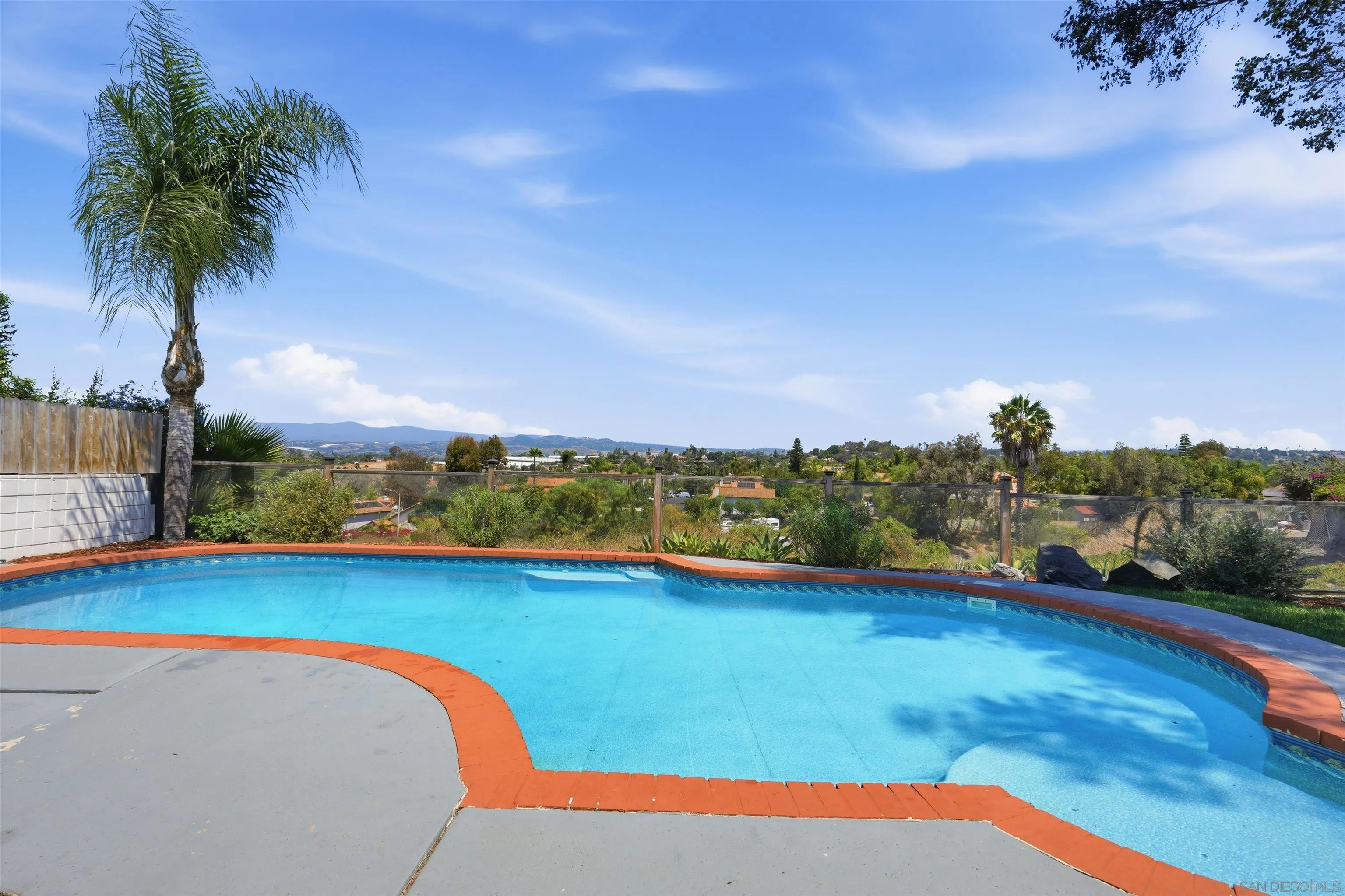 https://cdn.realtyfeed.com/cdn/127/260019694/182e6435aa20bf307072abcf6760fc02.webp