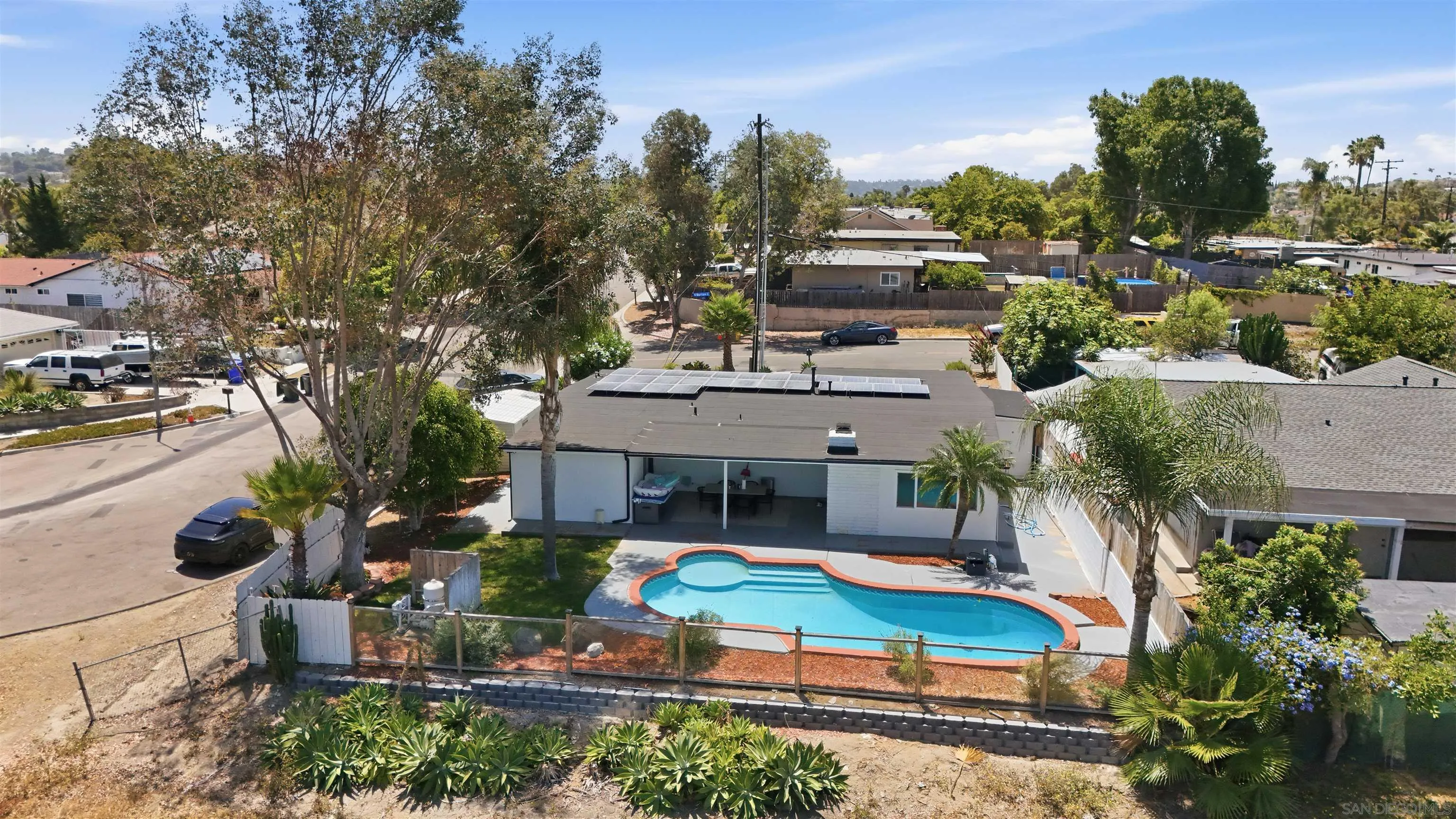 https://cdn.realtyfeed.com/cdn/127/260019694/21d6ba0b3217f0a86ebf178b70d0a015.webp