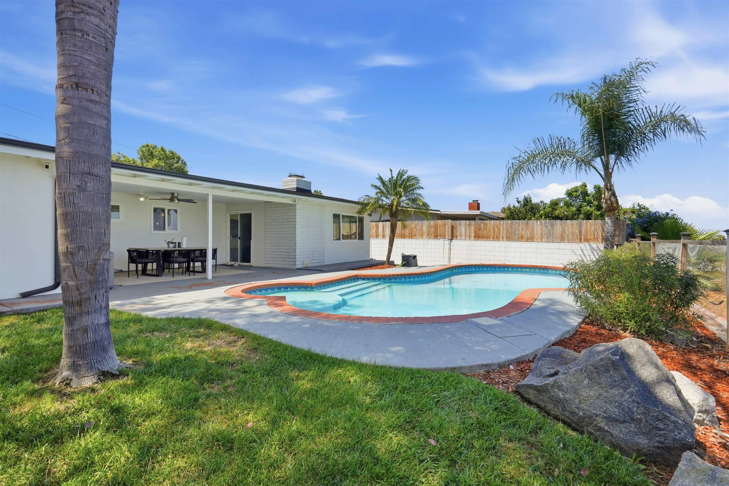 https://cdn.realtyfeed.com/cdn/127/260019694/372f8db460babbf1aaf5c218e8ed0127.webp