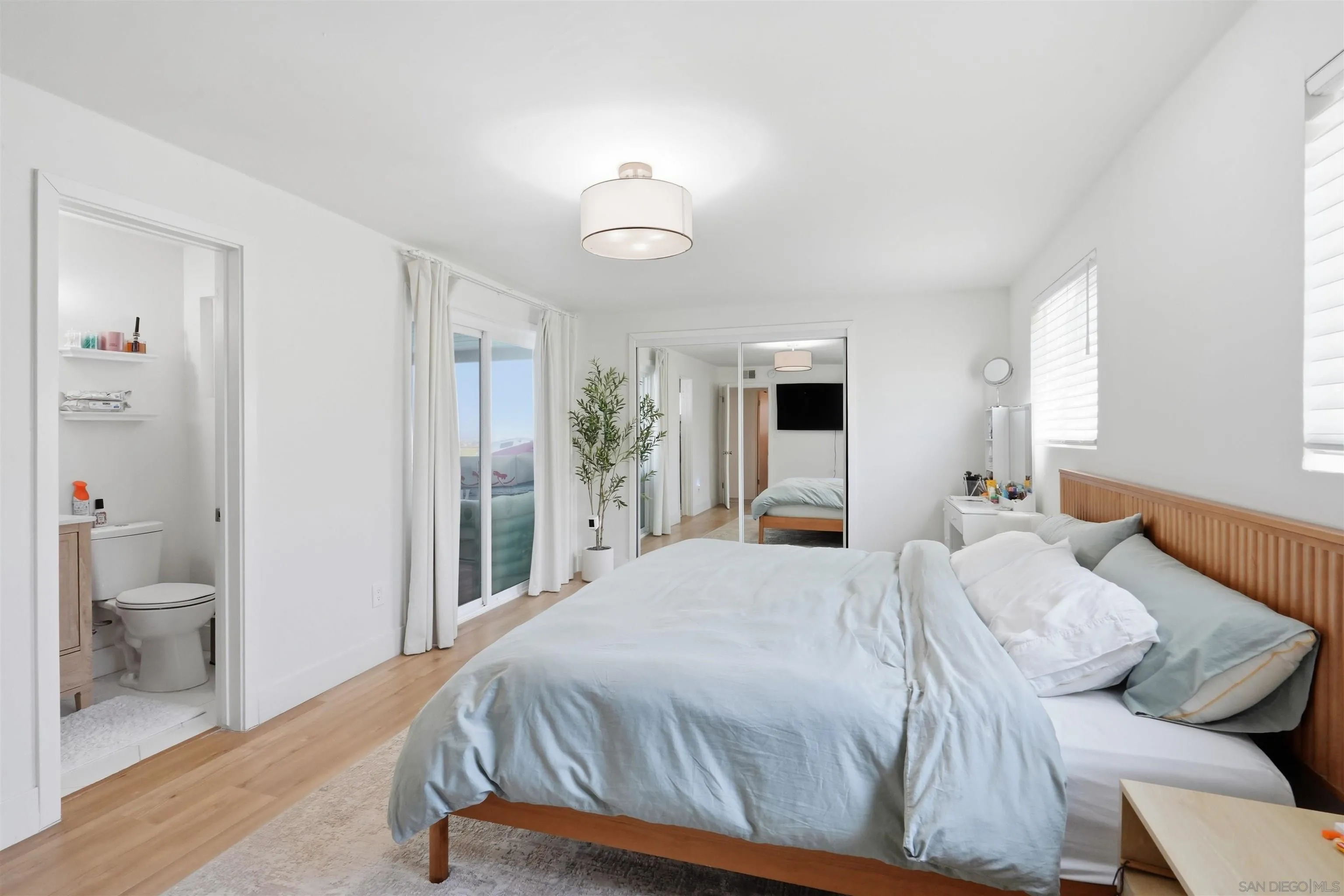 https://cdn.realtyfeed.com/cdn/127/260019694/515058eb7fe09d33f144c94e42514b36.webp