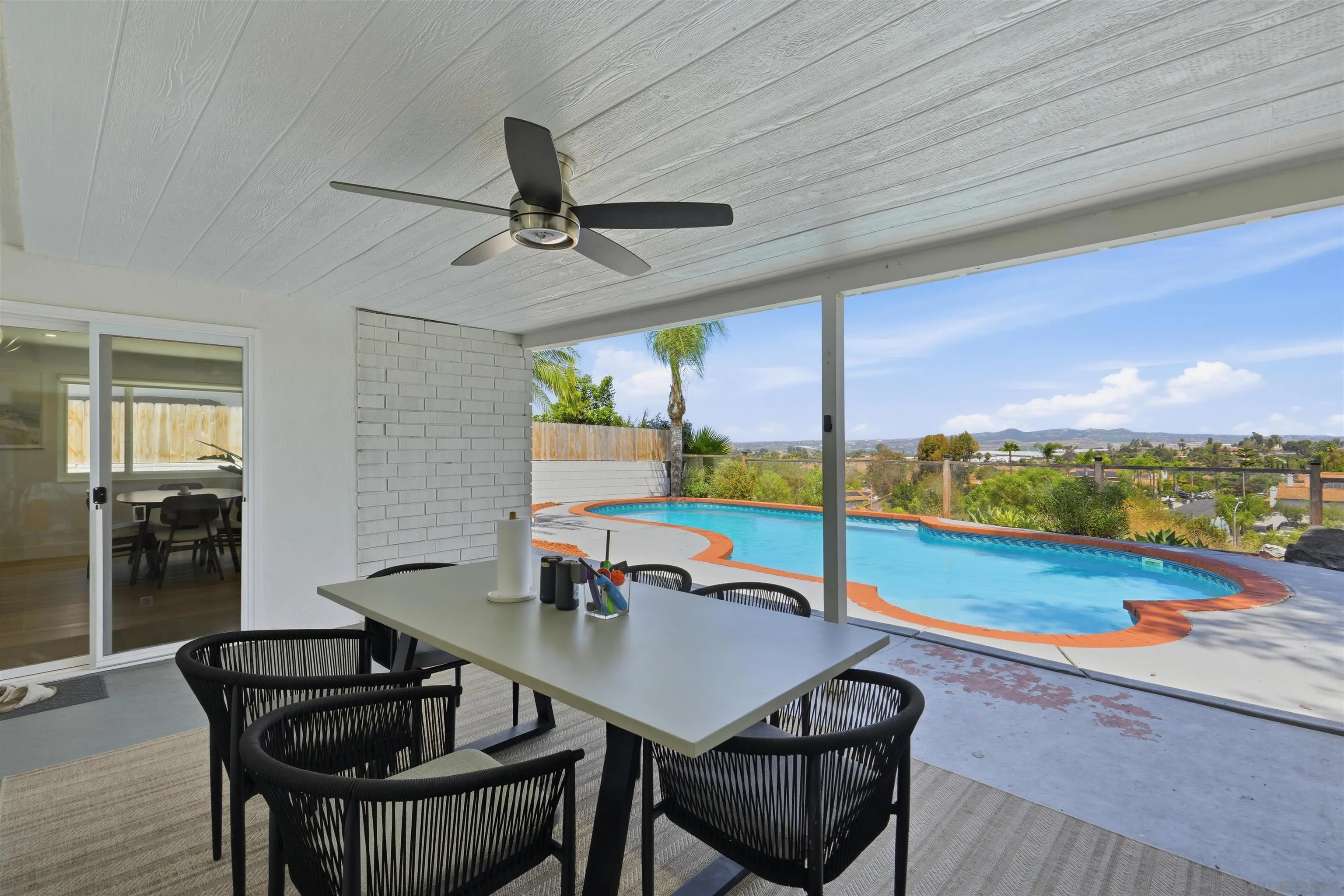 https://cdn.realtyfeed.com/cdn/127/260019694/536c2bc62afa0cc309b1a7c3140732b3.webp